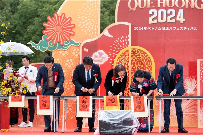 Đầm ấm Lễ hội 'Xuân quê hương 2024' tại Fukuoka