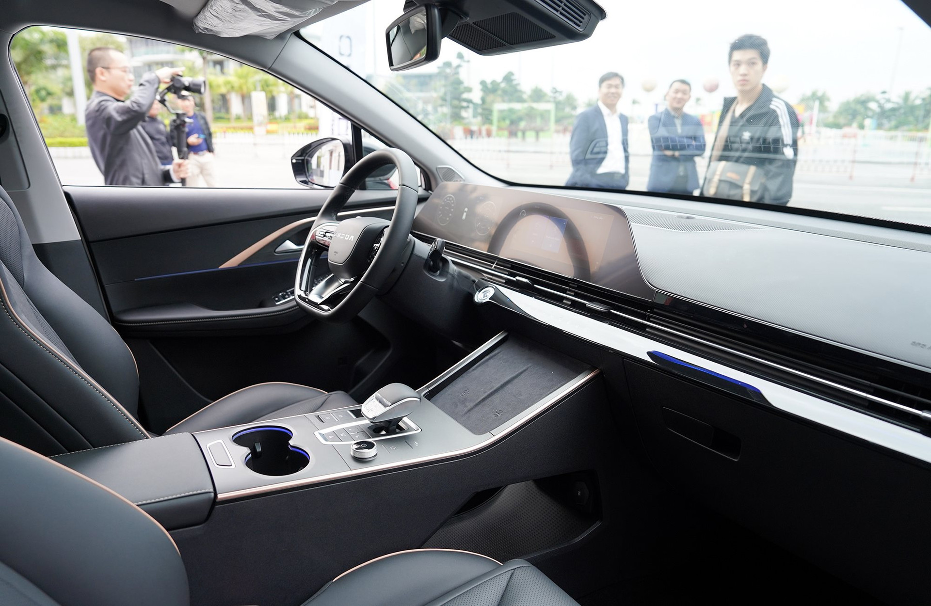 Tương tự nhóm sản phẩm phổ thông, các mẫu xe cao cấp của Trung Quốc sẽ vẫn dựa vào thế mạnh về giá bán, thiết kế chiều thị hiếu và tính năng công nghệ mới.