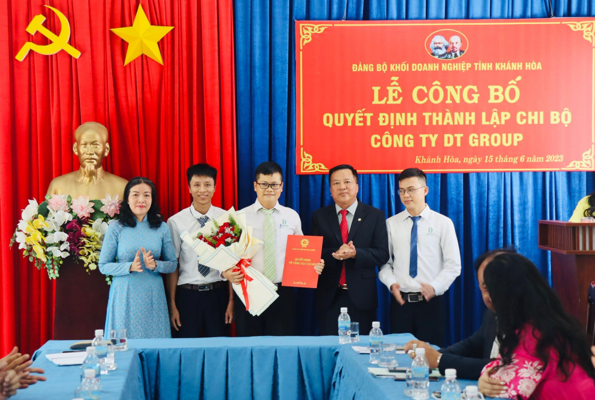 Công bố và trao quyết định thành lập  Chi bộ Công ty Cổ phần Rong biển D&T Khánh Hòa (DT Group).