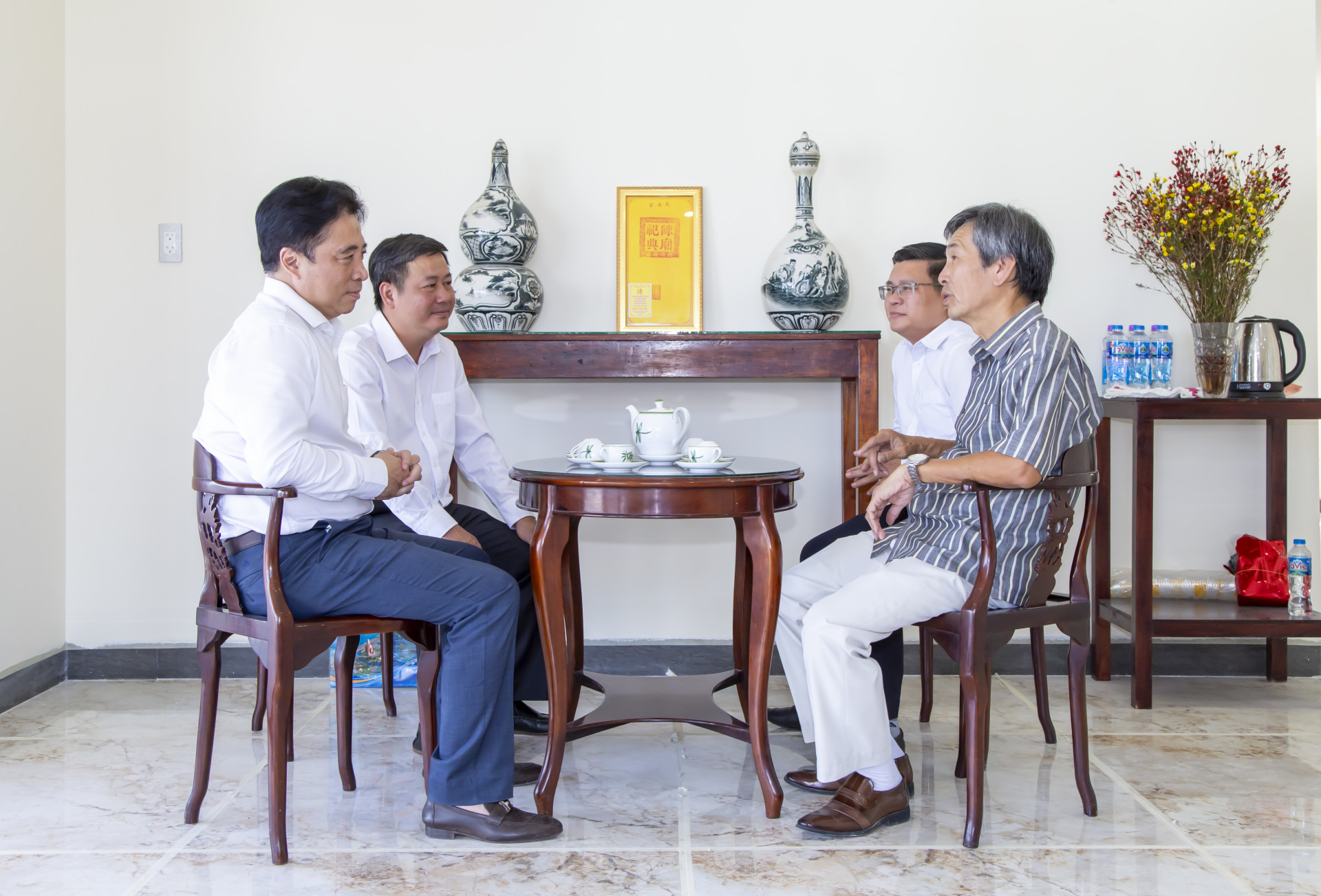 Đồng chí Nguyễn Khắc Toàn thăm, chúc Tết gia đình đồng chí Lê Trọng Khoan