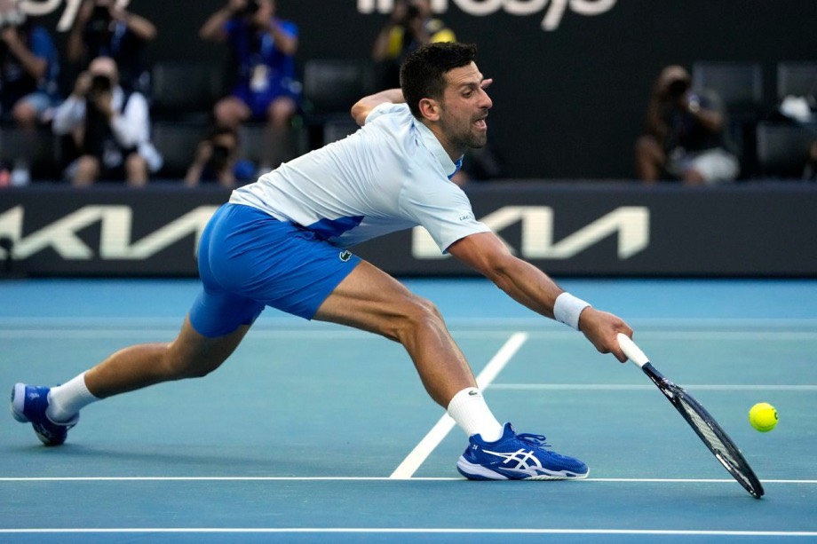 Tay vợt số 1 thế giới Djokovic, đương kim vô địch gục ngã trước sức trẻ của Sinner