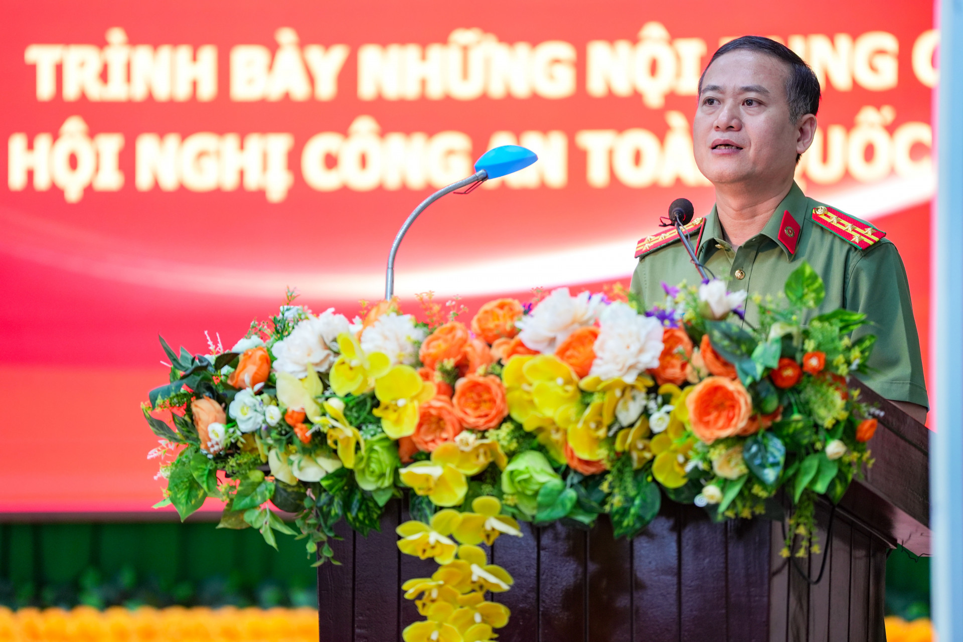 Đại tá Nguyễn Thế Hùng, Ủy viên Ban Thường vụ Tỉnh ủy, Bí thư Đảng ủy, Giám đốc Công an tỉnh phát biểu Khai mạc Hội nghị