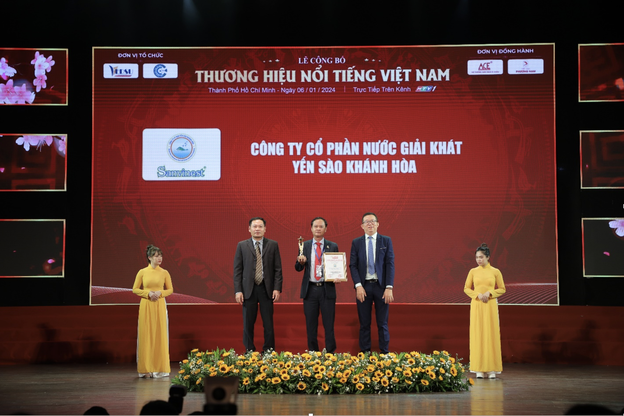 Công ty Cổ phần Nước giải khát Yến sào Khánh Hòa được vinh danh Top 10 Thương hiệu nổi tiếng Việt Nam