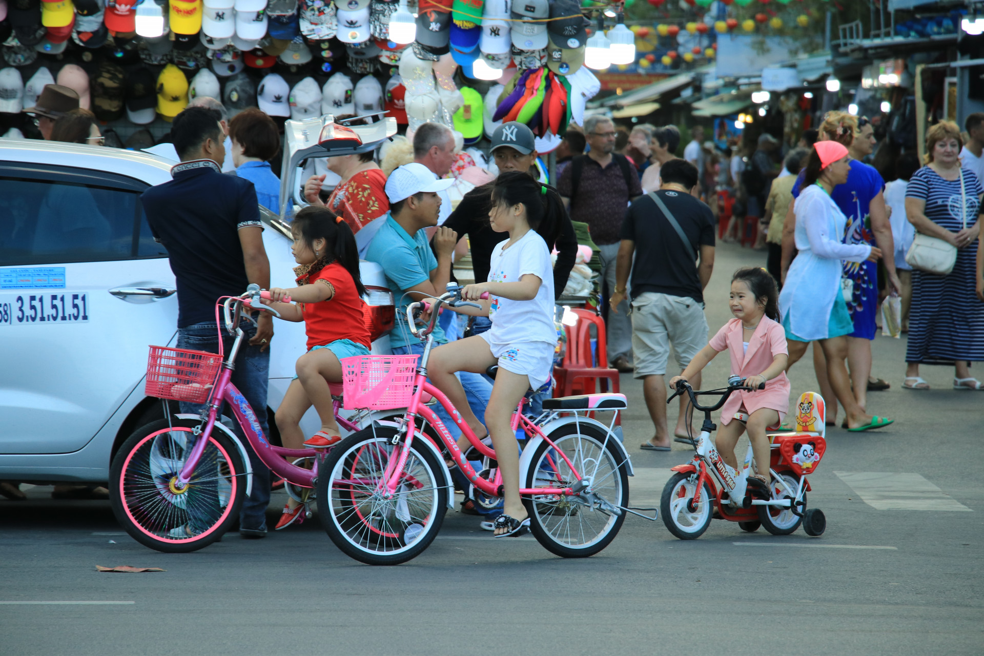 Đường Nguyễn Thi - Chợ đêm Nha Trang.