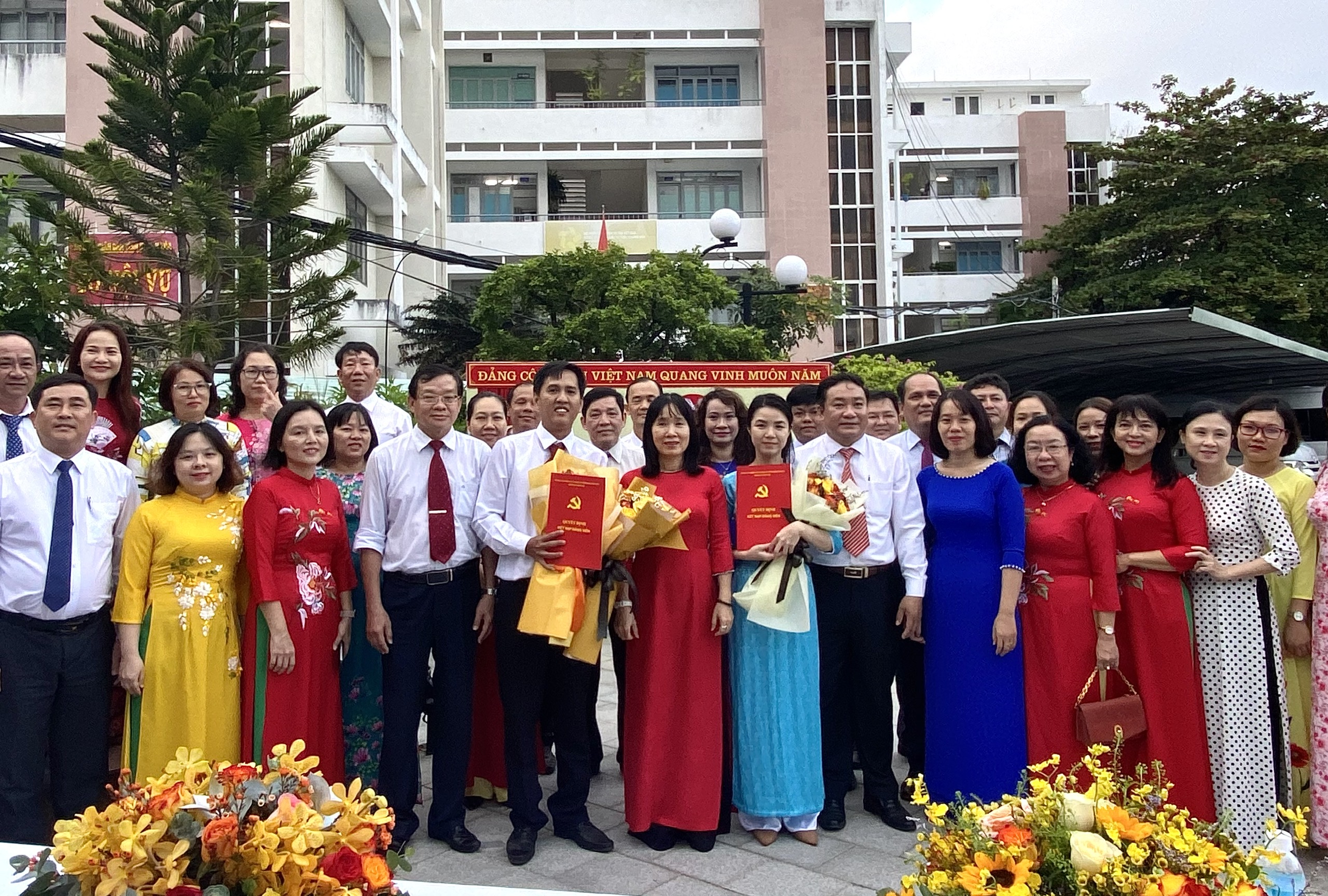 Đảng ủy Sở Y tế tổ chức kết nạp đảng viên mới tại “địa chỉ đỏ”