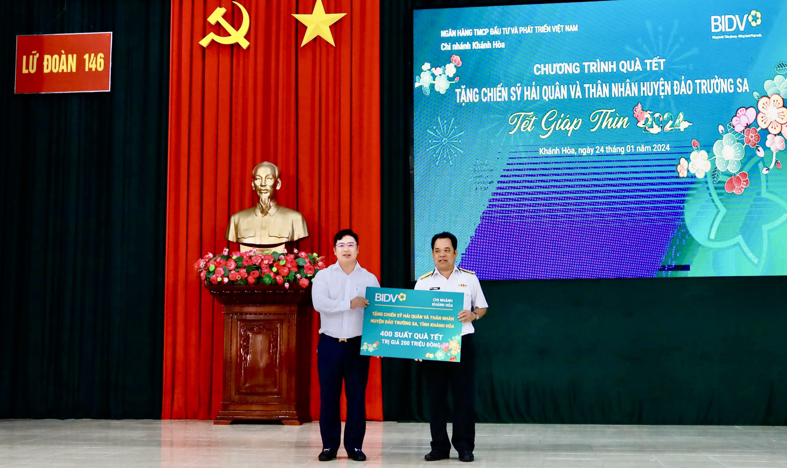 BIDV Chi nhánh Khánh Hòa thăm, tặng quà chiến sĩ và thân nhân chiến sĩ huyện đảo Trường Sa