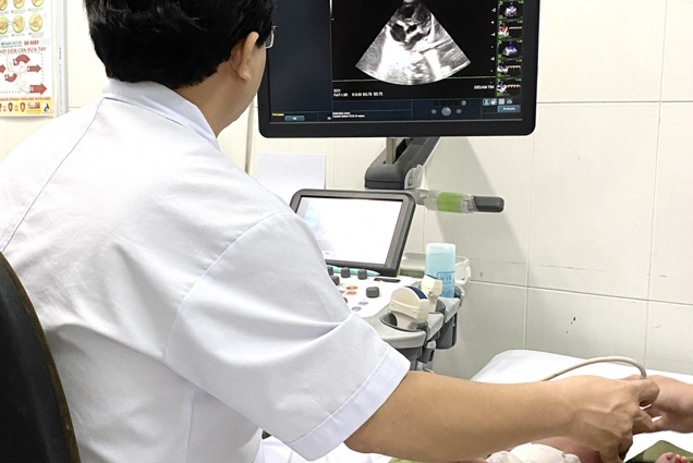 Bệnh viện Đa khoa tỉnh Khánh Hòa:: Can thiệp thành công trẻ sinh non dưới 2kg, còn ống động mạch