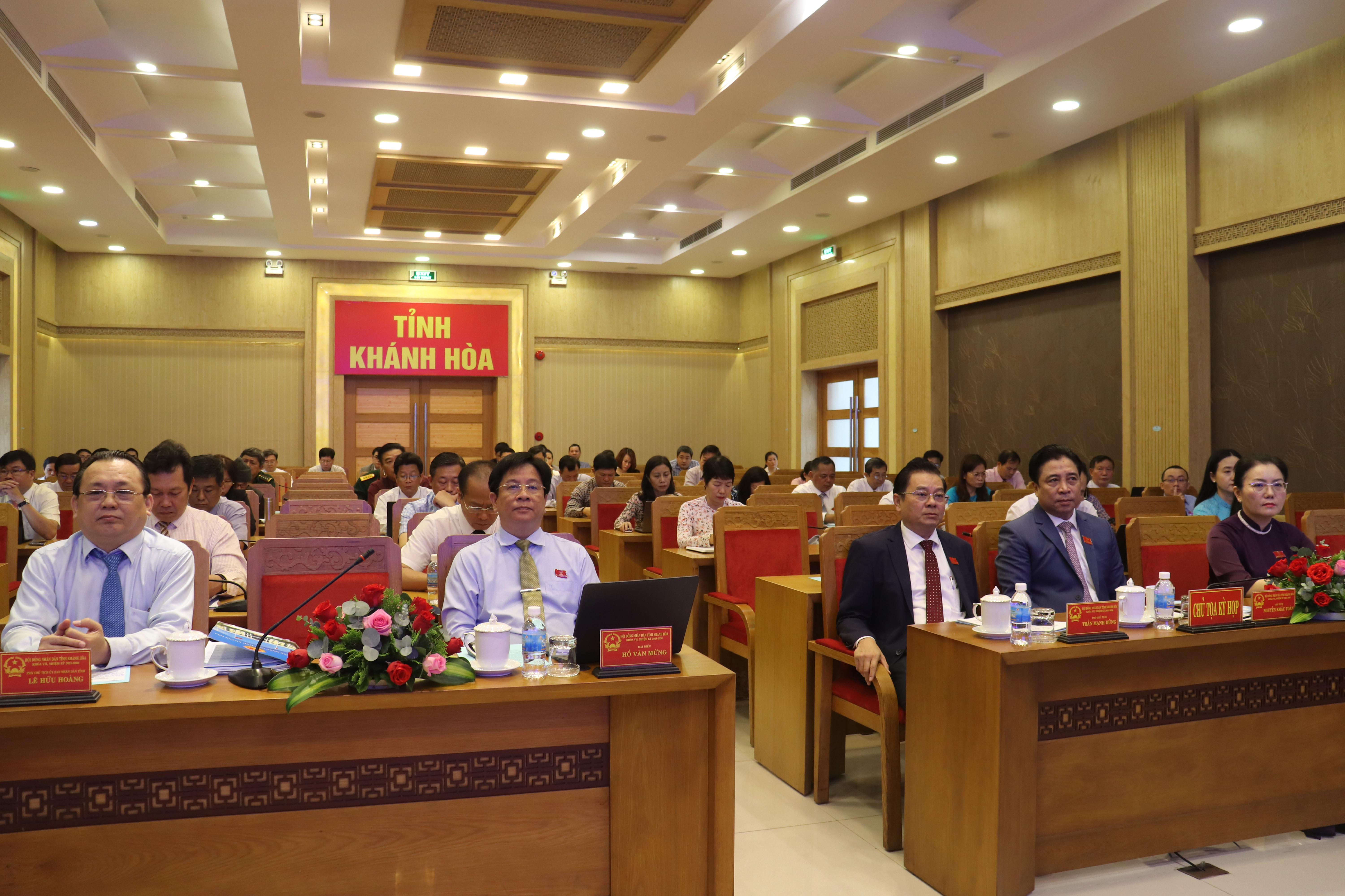 Các đại biểu về dự Kỳ họp Chuyên đề HĐND tỉnh