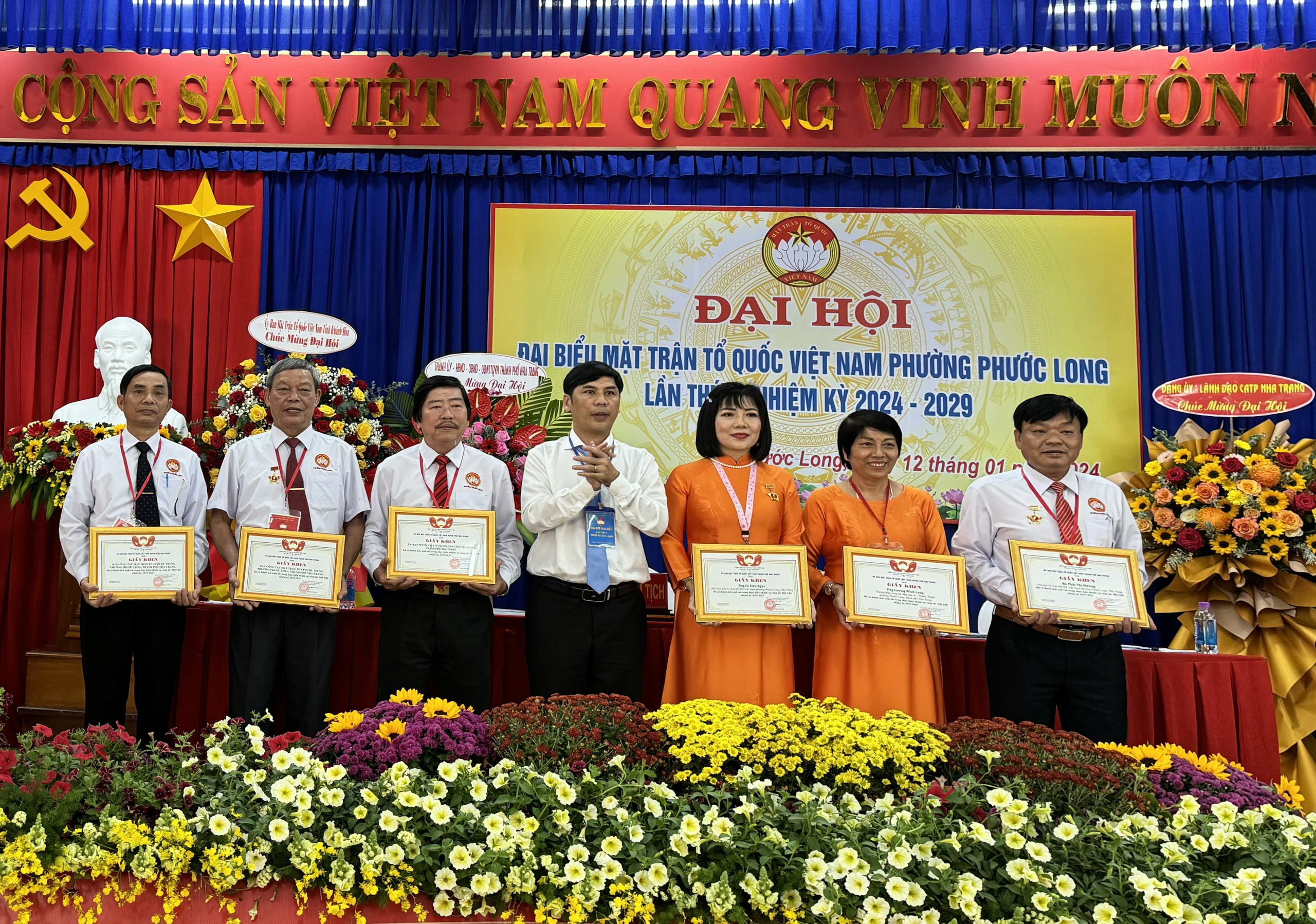 Các tập thể và cá nhân nhận giấy khen của UBMTTQ Việt Nam TP. Nha Trang