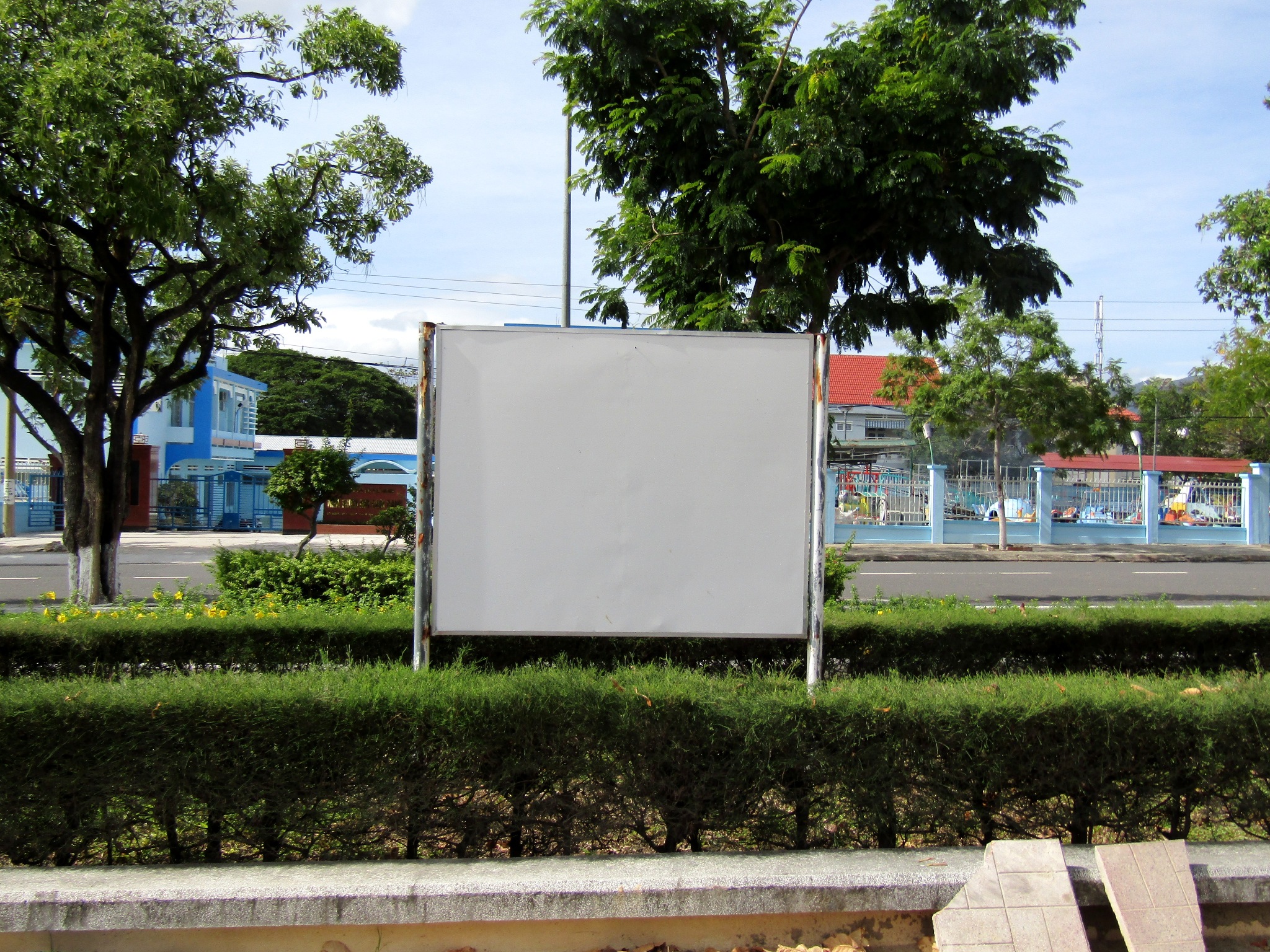 Cần làm mới các bảng nội quy công viên