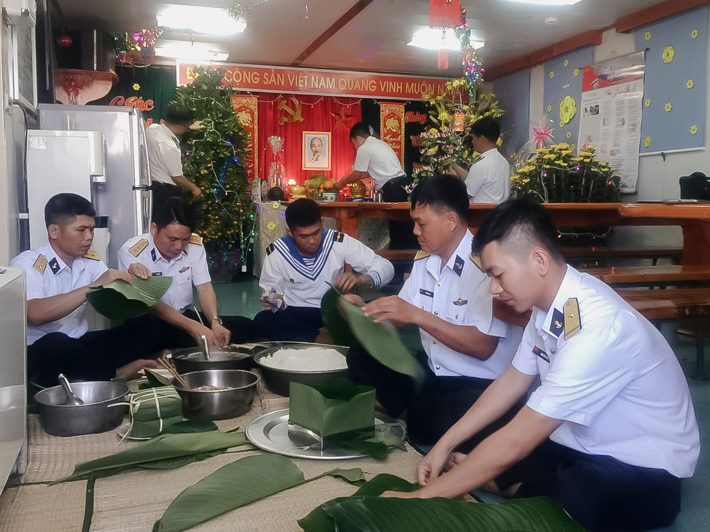 Đón xuân trên những con tàu