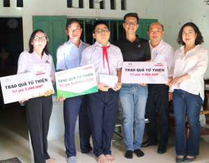 Bạn đọc ủng hộ 45,3 triệu đồng cho em Hồ Quang Trường