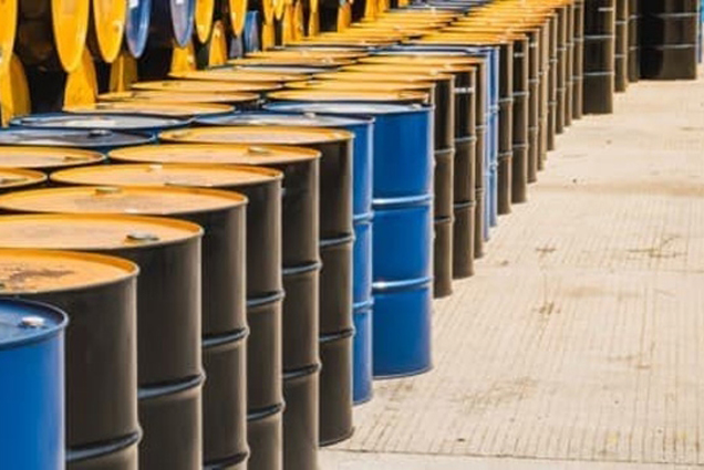 Giá xăng dầu hôm nay (10-1): Trái chiều