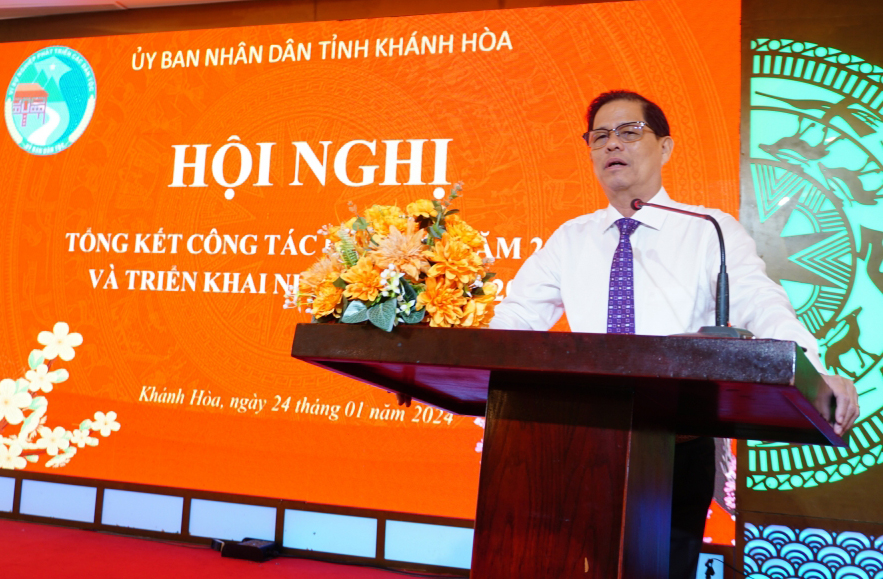 Ông Nguyễn Tấn Tuân phát biểu chỉ đạo tại hội nghị.