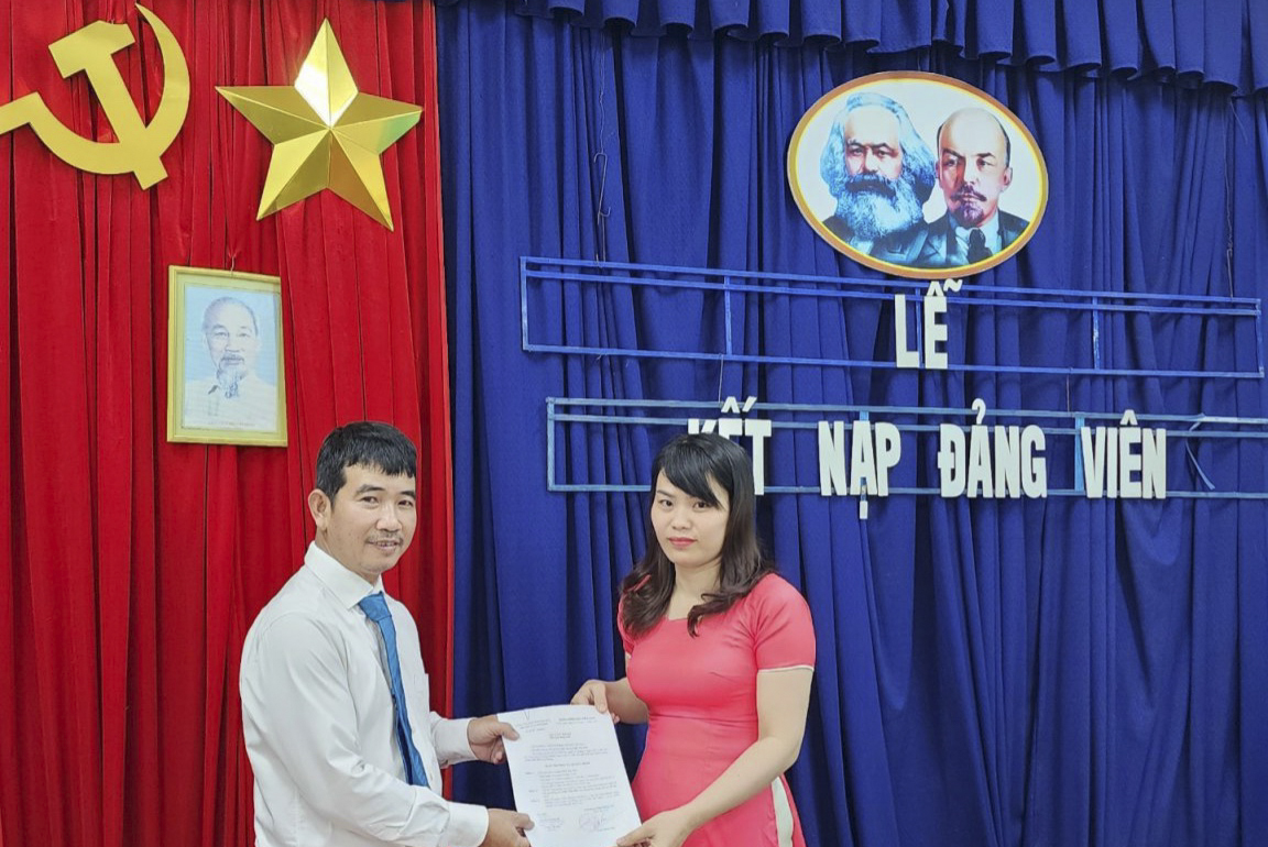 Cam Lâm: Nỗ lực phát triển đảng trong đơn vị kinh tế tư nhân