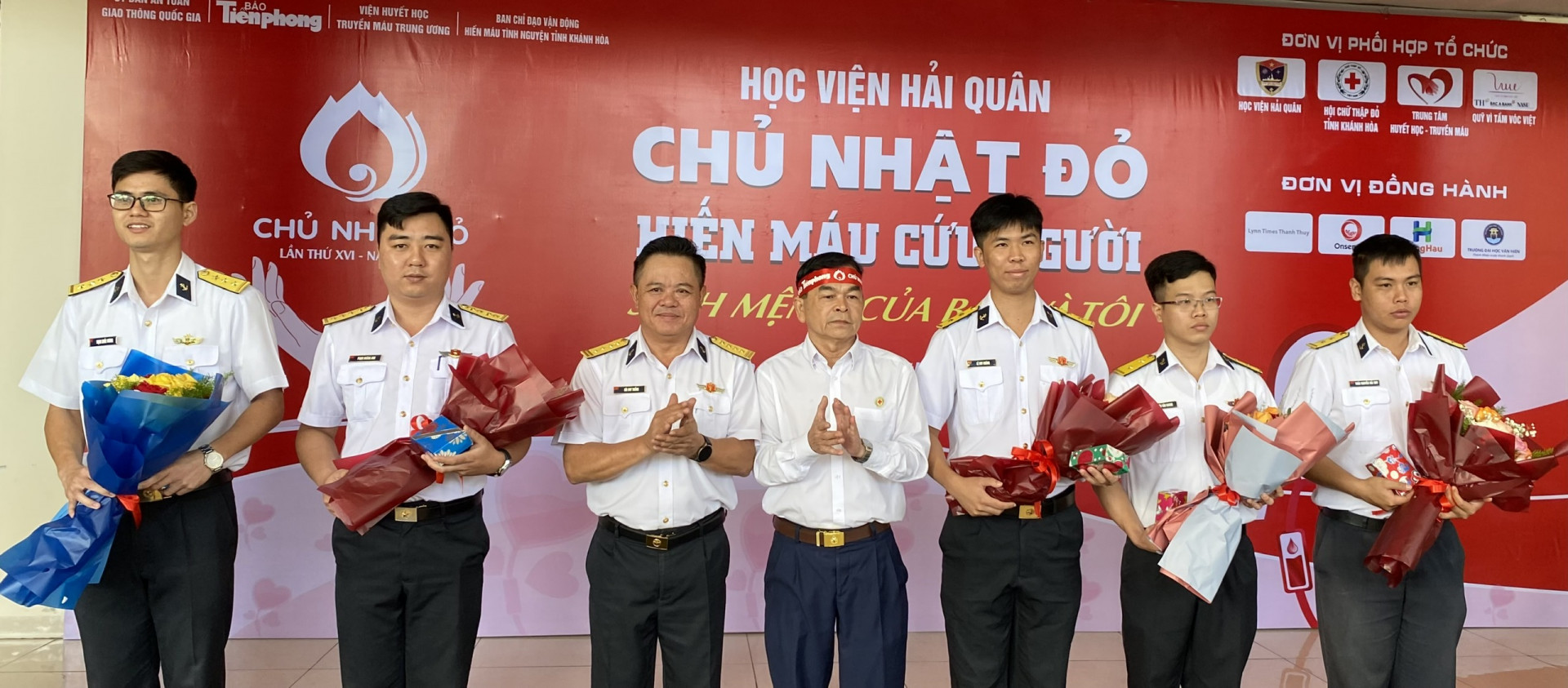 Các cá nhân, tập  thể tiêu biểu được khen tặng tại Ngày hội hiến máu tình nguyện “Chủ nhật đỏ” 