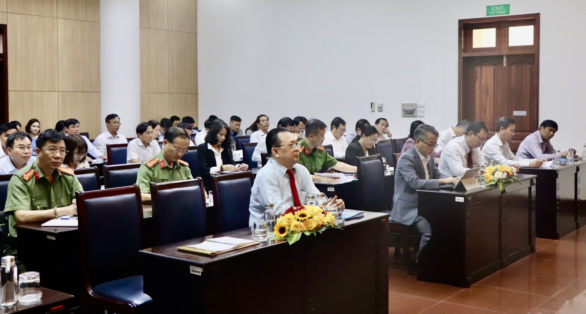 Các đại biểu tham dự hội nghị triển khai nhiệm vụ ngân hàng Khánh Hòa năm 2024.