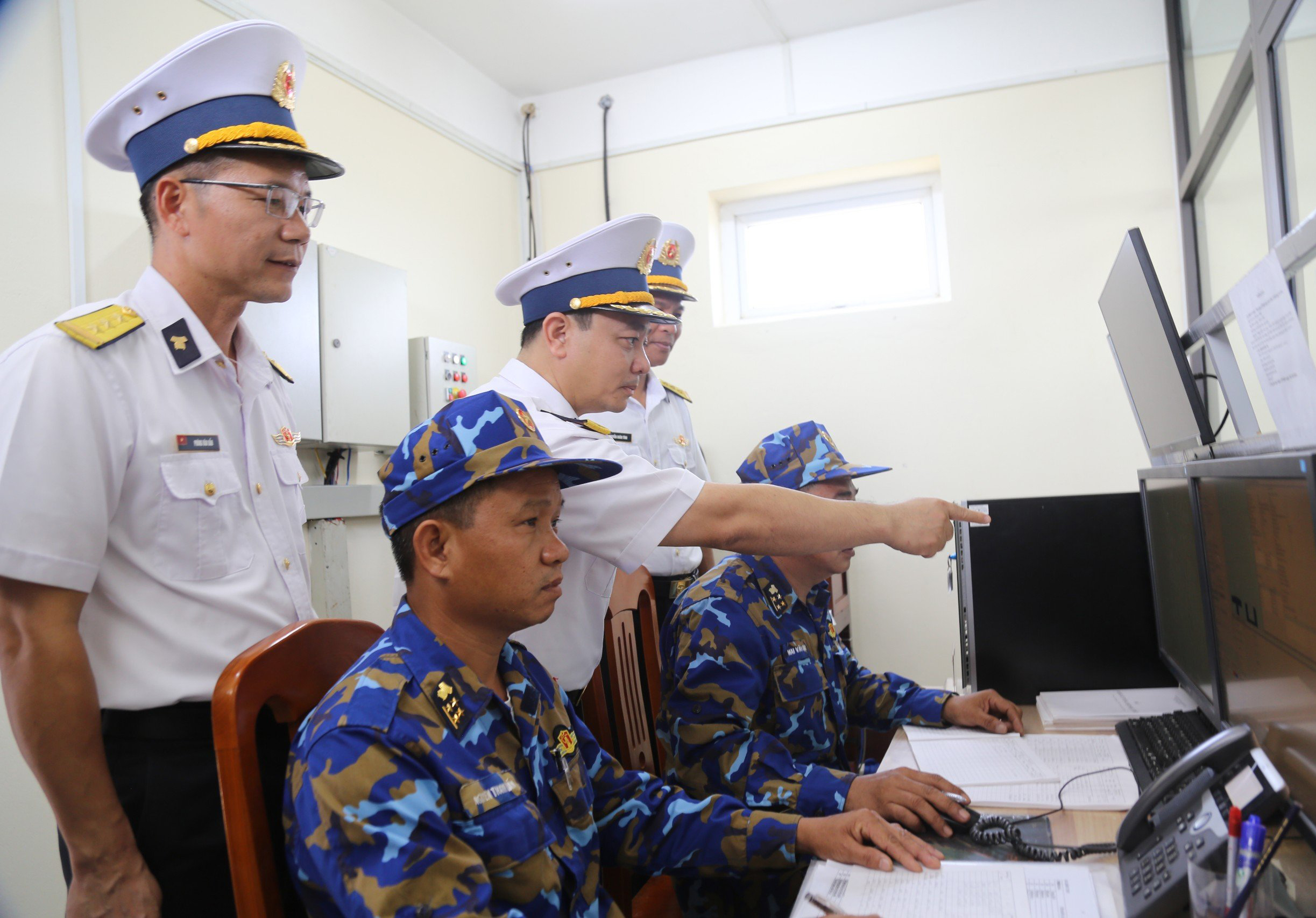 Đoàn công tác của Bộ Tư lệnh Vùng 4 Hải quân: Kiểm tra công tác tại Trạm ra đa 575