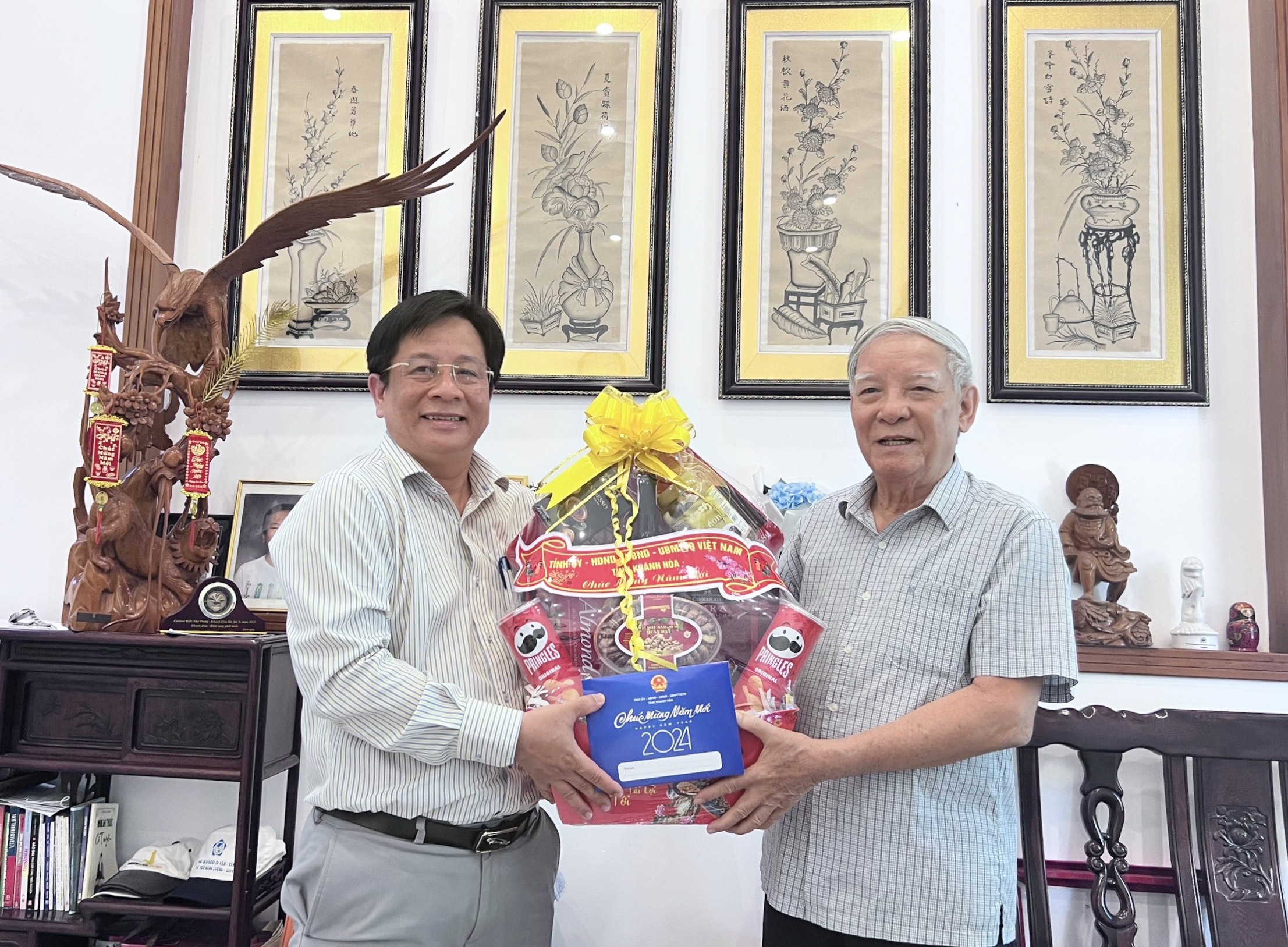 Ông Hồ Văn Mừng - Bí thư Thành ủy Nha Trang: Thăm, chúc Tết các vị nguyên Ủy viên Ban Thường vụ Tỉnh ủy