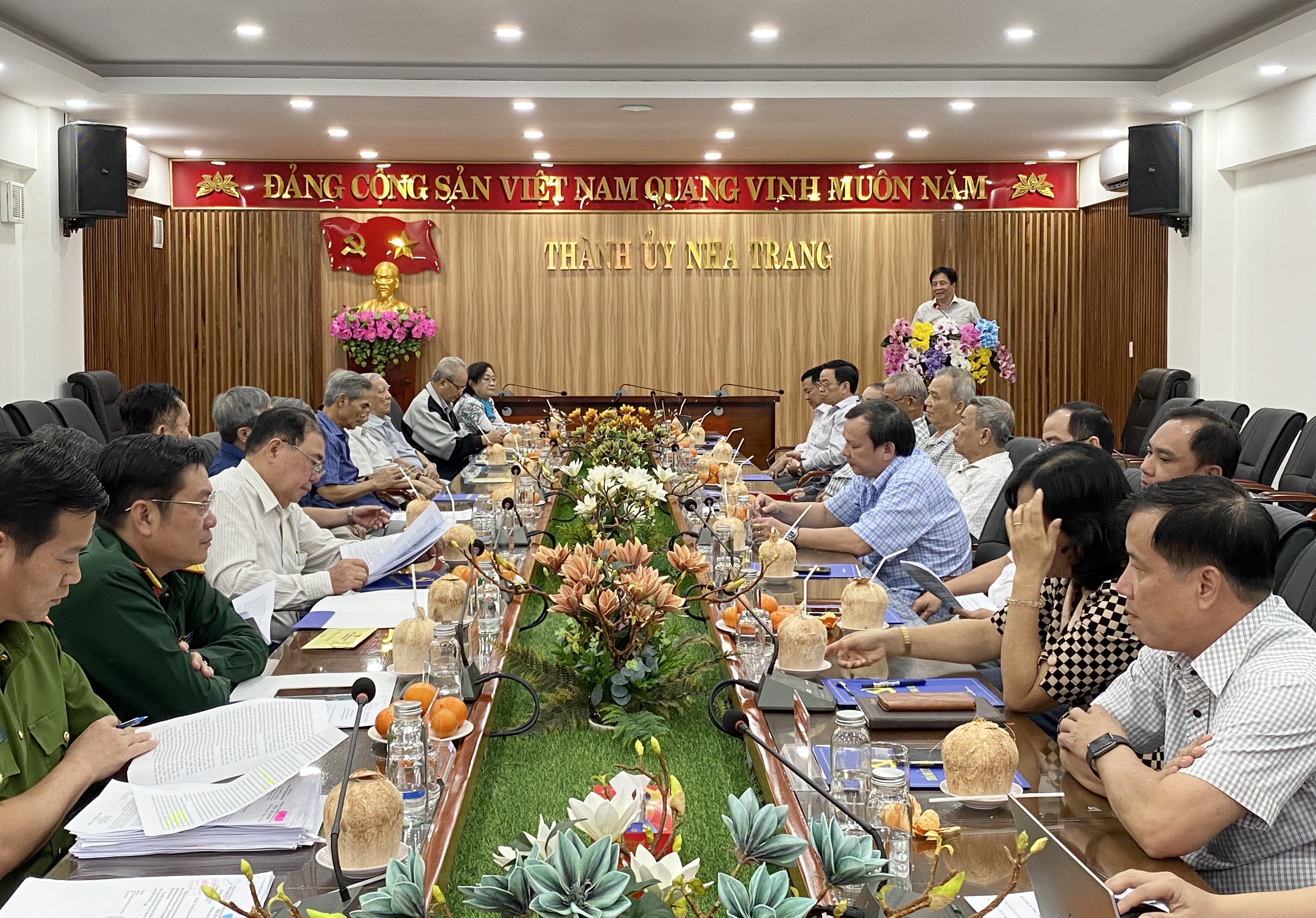 Thành ủy Nha Trang: Gặp mặt lãnh đạo chủ chốt của thành phố qua các thời kỳ