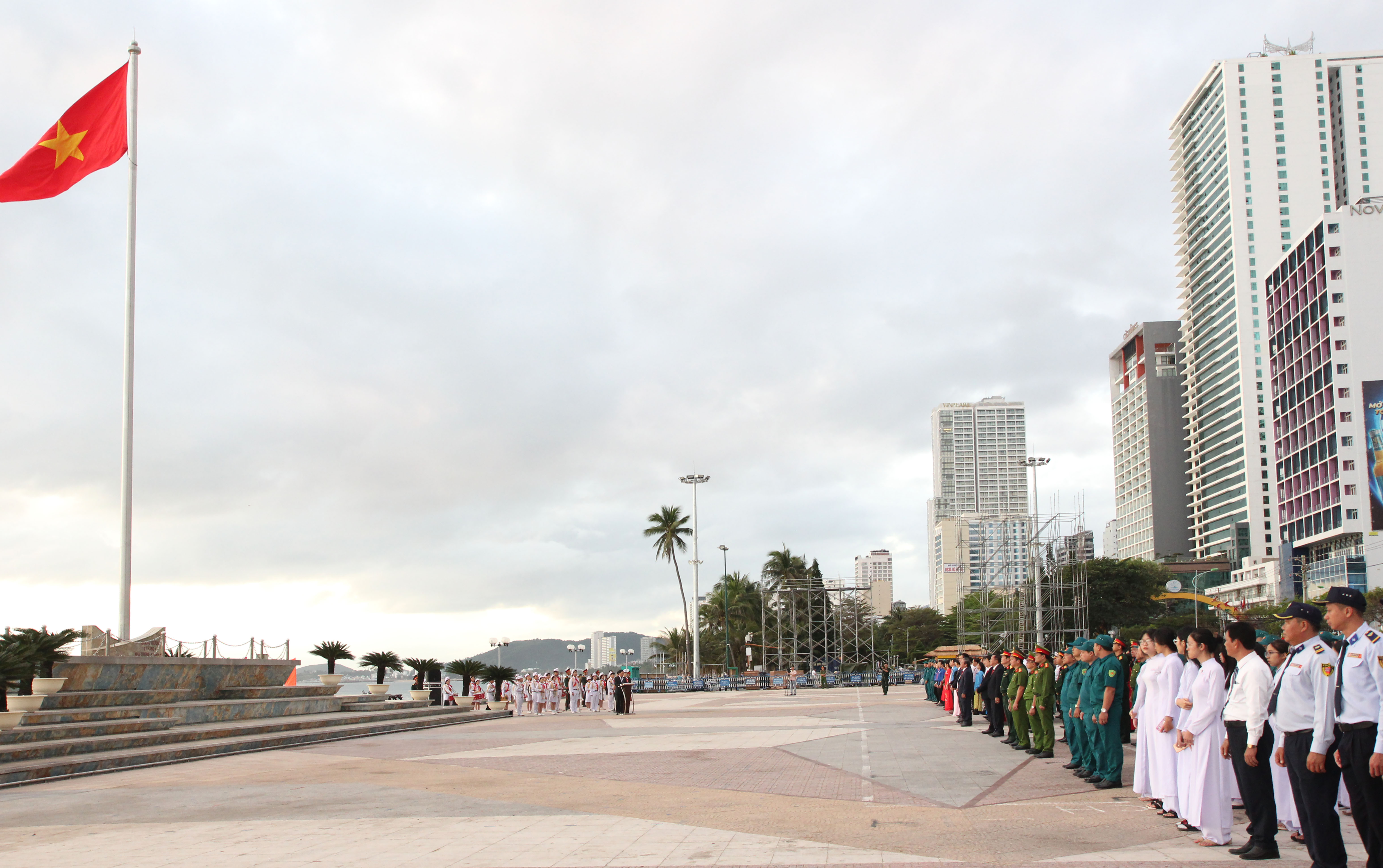 Hơn 500 cán bộ, chiến sĩ, đoàn viên, học sinh tham gia Lễ chào cờ tháng 1