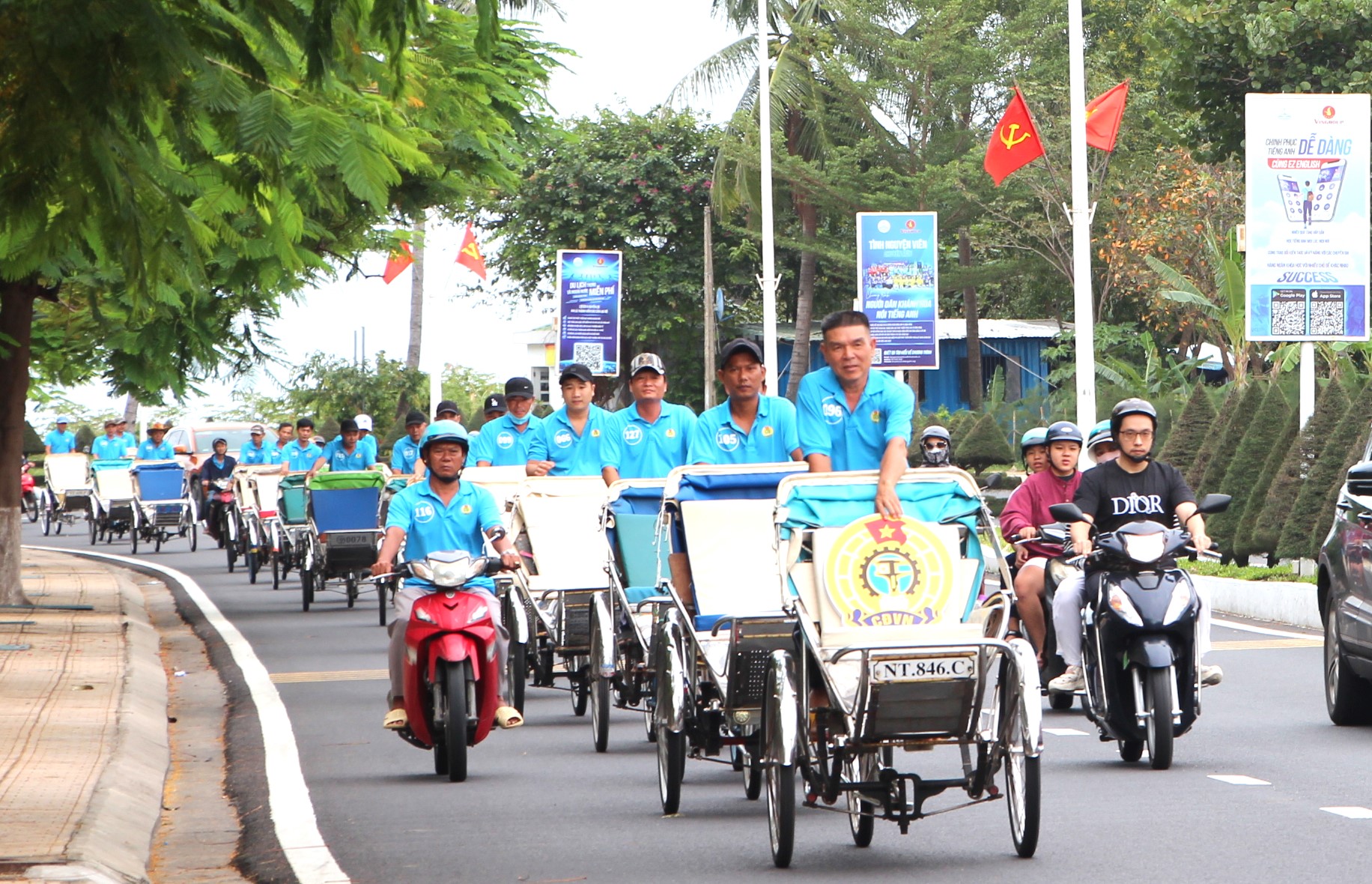 Các đoàn viên Nghiệp đoàn Xích lô du lịch Nha Trang.