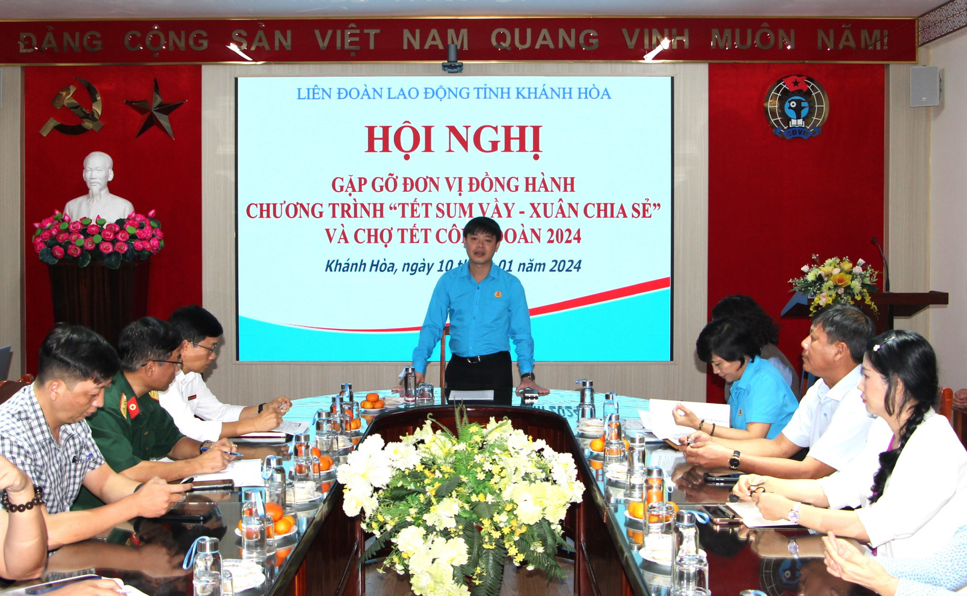 Ông Bùi Hoài Nam - Chủ tịch Liên đoàn Lao động tỉnh phát biểu tại hội nghị.