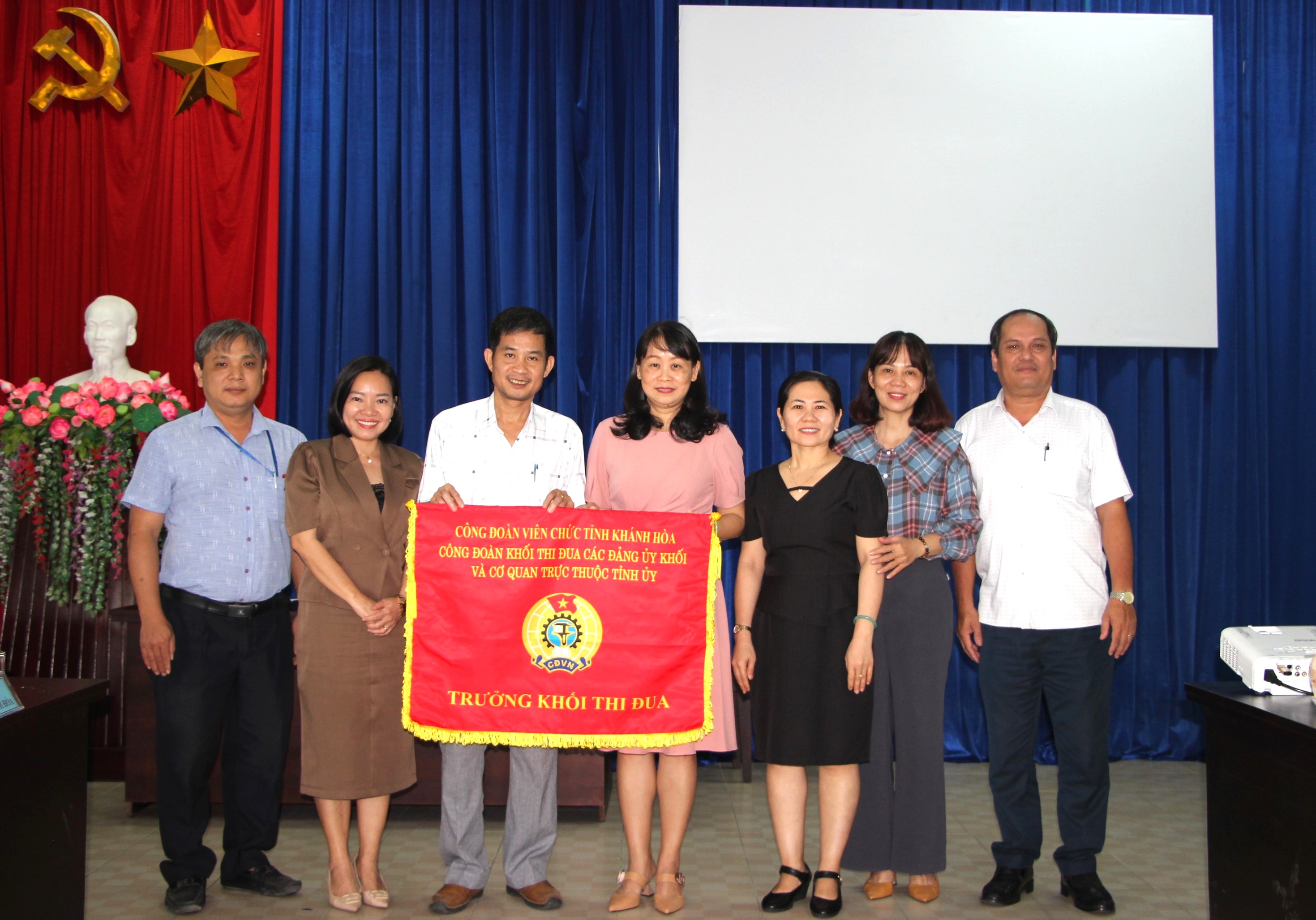 Khối thi đua Công đoàn các Đảng ủy khối và cơ quan trực thuộc Tỉnh ủy ký kết giao ước thi đua năm 2024