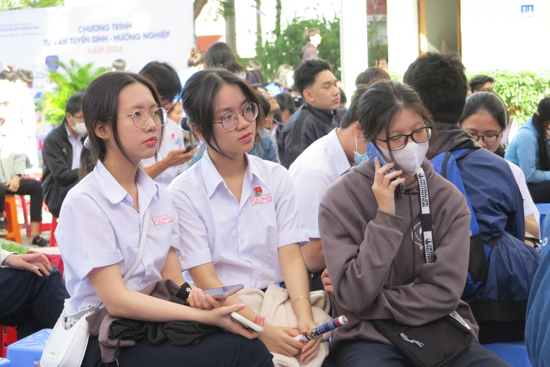 Lắng nghe chuyên gia tư vấn. 