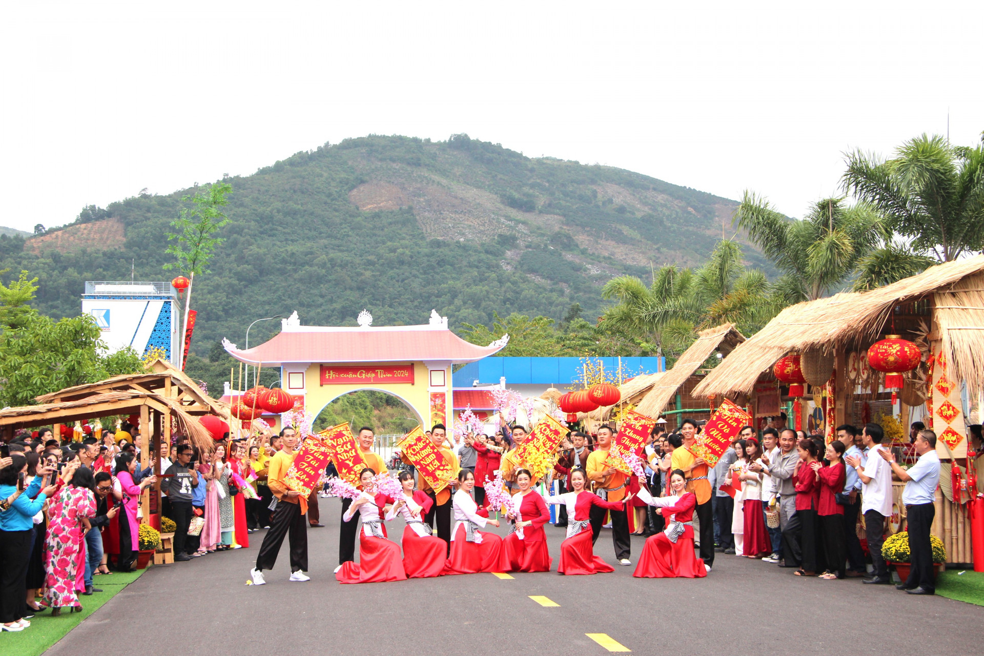 Những câu chúc Tết đầy ý nghĩa được đoàn viên, người lao động gửi đến chương trình.