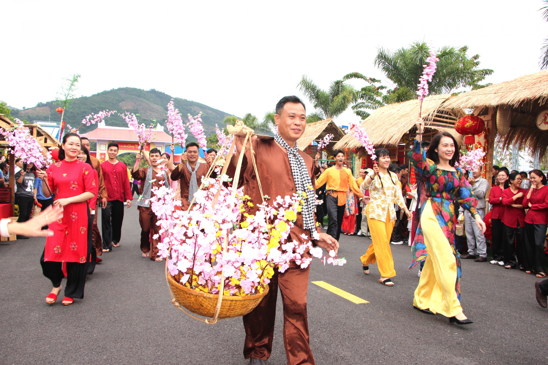 Gánh hoa xuống phố.