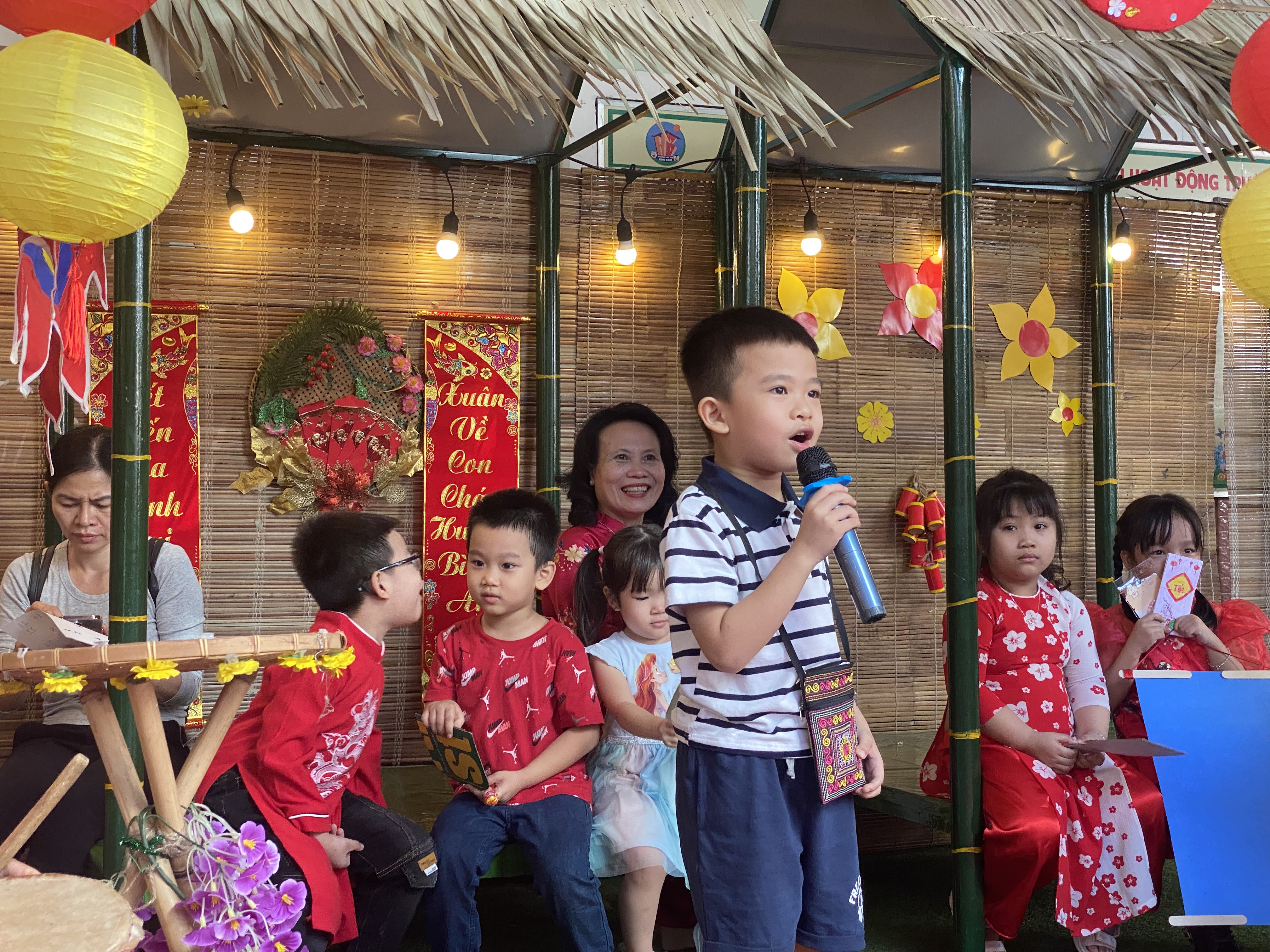 Trường Mầm non Hồng Bàng: Tổ chức Hội chợ Xuân cho bé