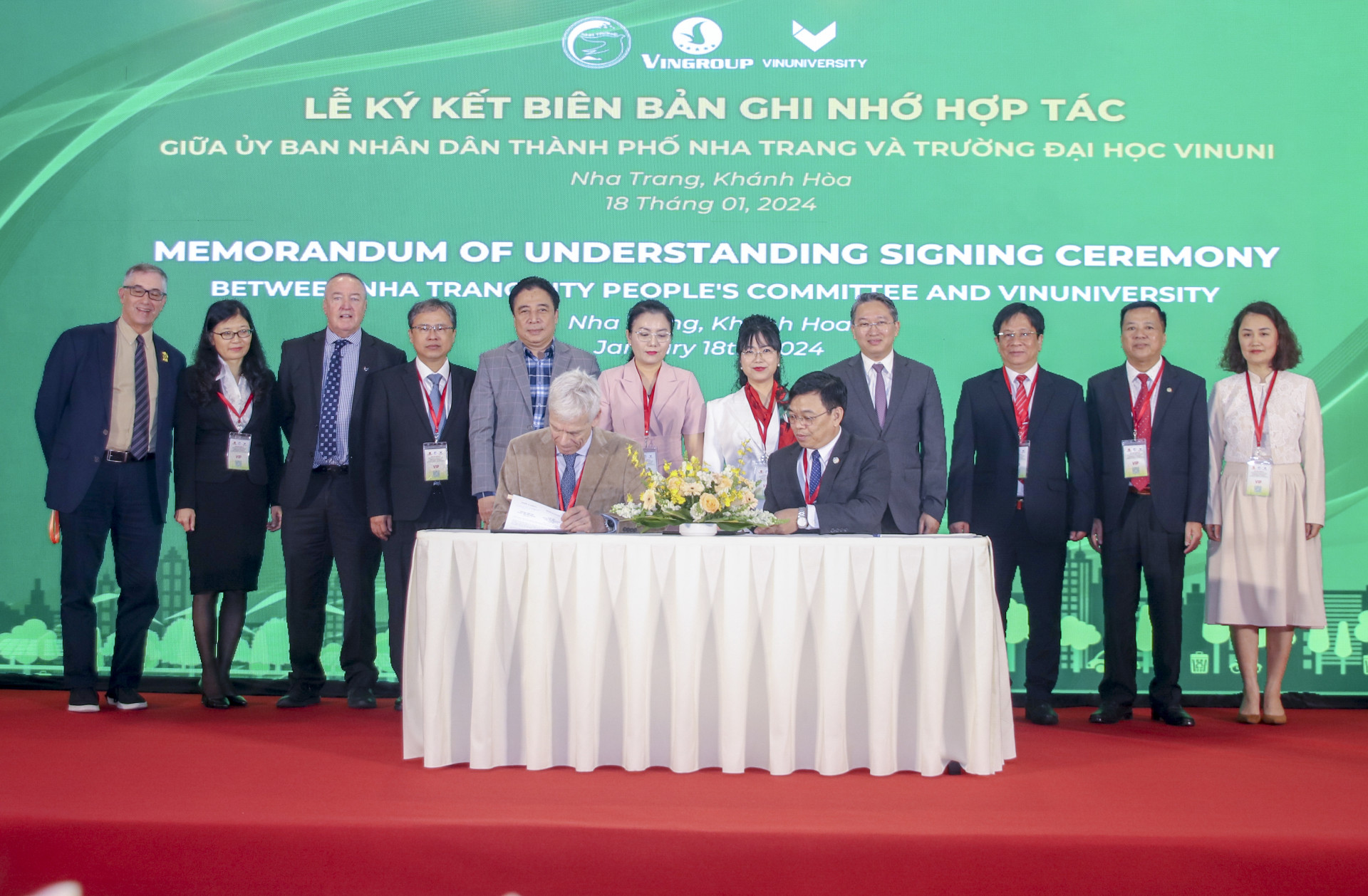 Lãnh đạo tỉnh chứng kiến UBND TP. Nha Trang và Trường Đại học VinUni ký kết biên bản ghi nhớ hợp tác về triển khai Đề án Chuyển đổi xanh, tăng trưởng xanh TP. Nha Trang.