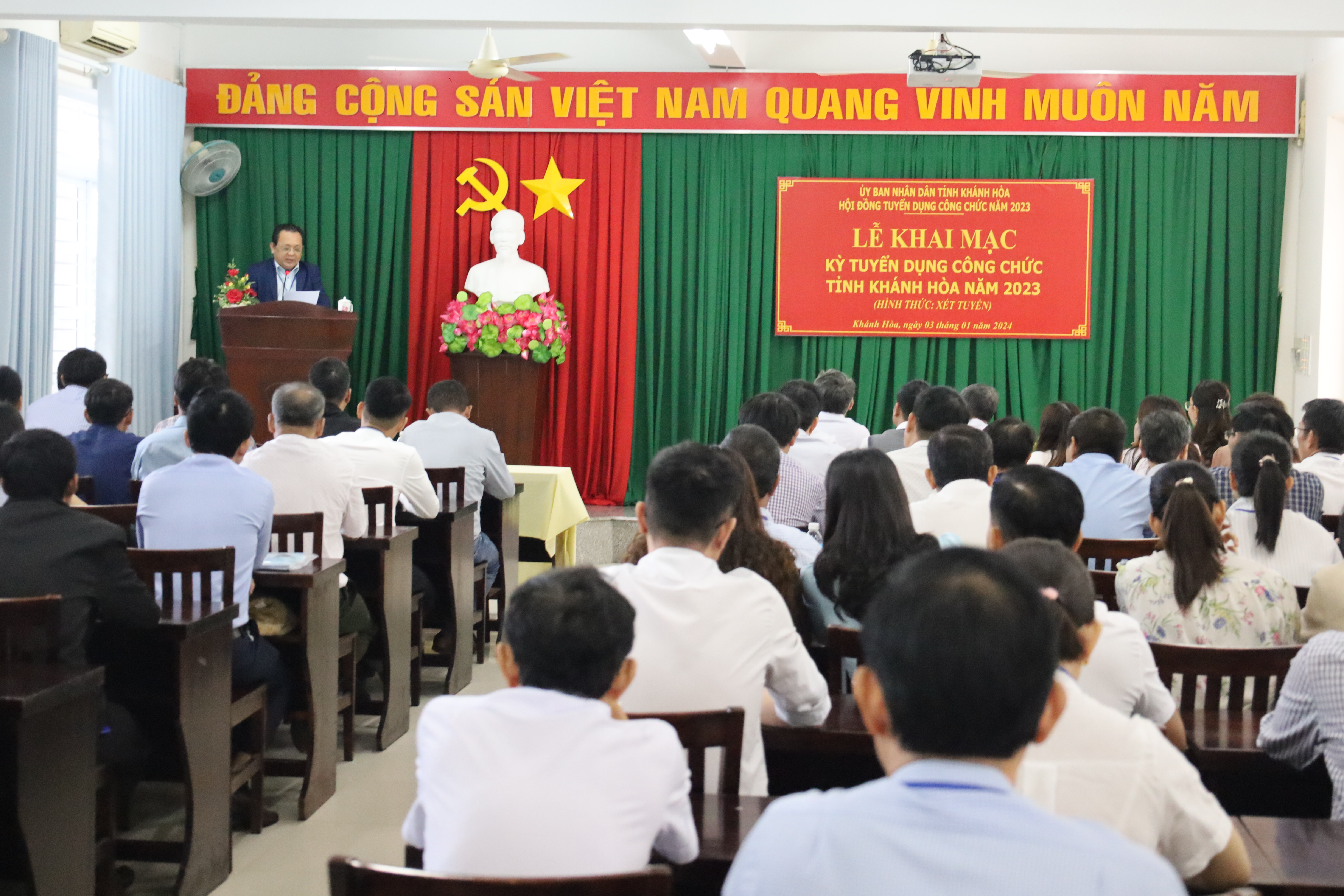 43 thí sinh tham gia kỳ xét tuyển công chức tỉnh Khánh Hòa năm 2023