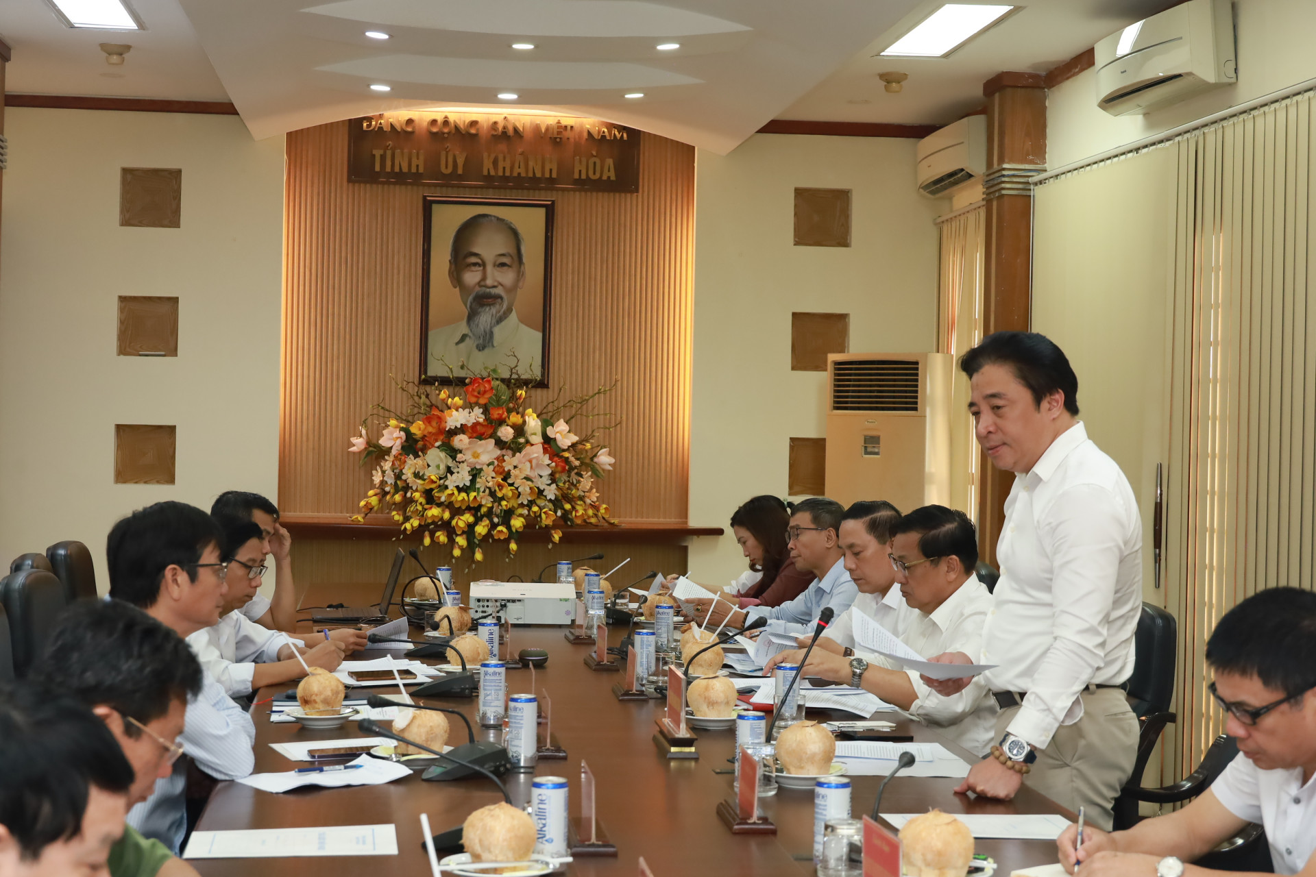 Đồng chí Nguyễn Khắc Toàn phát biểu chỉ đạo tại cuộc họp.