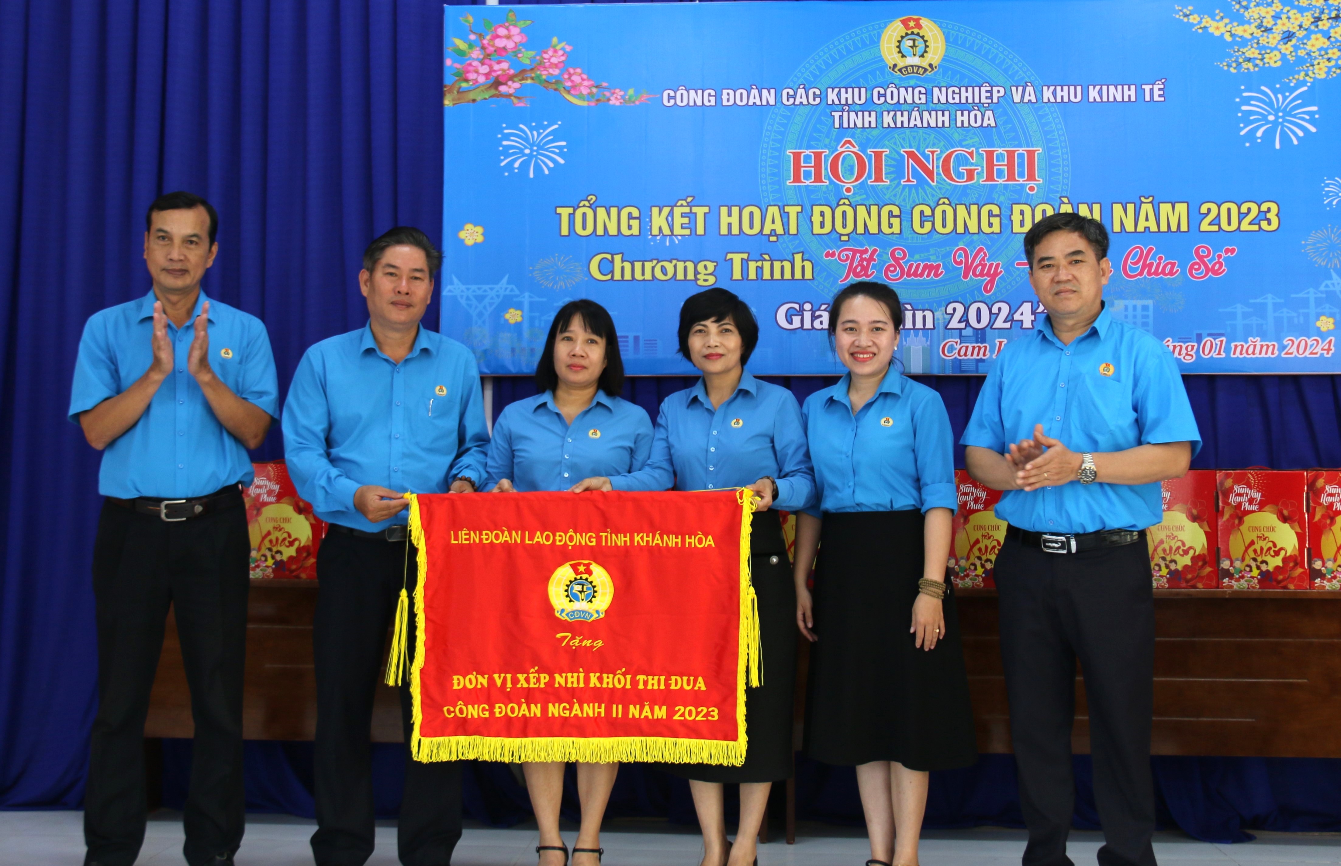 Triển khai nhiệm vụ năm 2024 và trao 655 suất quà Tết cho đoàn viên khó khăn