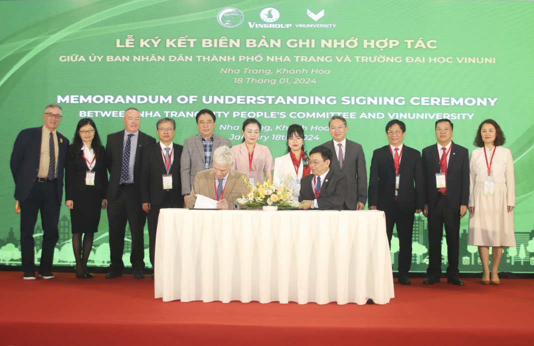 UBND TP. Nha Trang và Trường Đại học VinUni ký kết biên bản ghi nhớ hợp tác về triển khai Đề án “Chuyển đổi xanh, tăng trưởng xanh”.