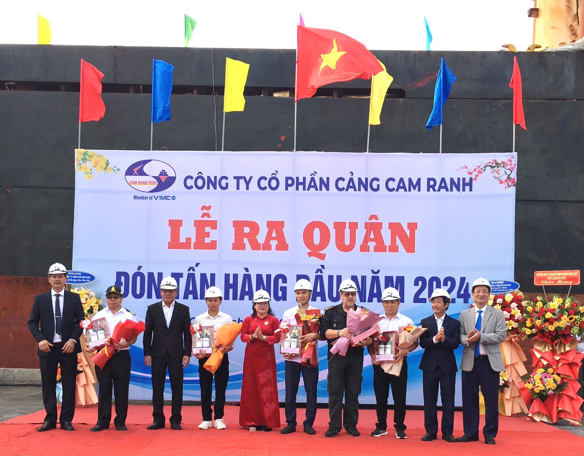 Quang cảnh lễ ra quân. 