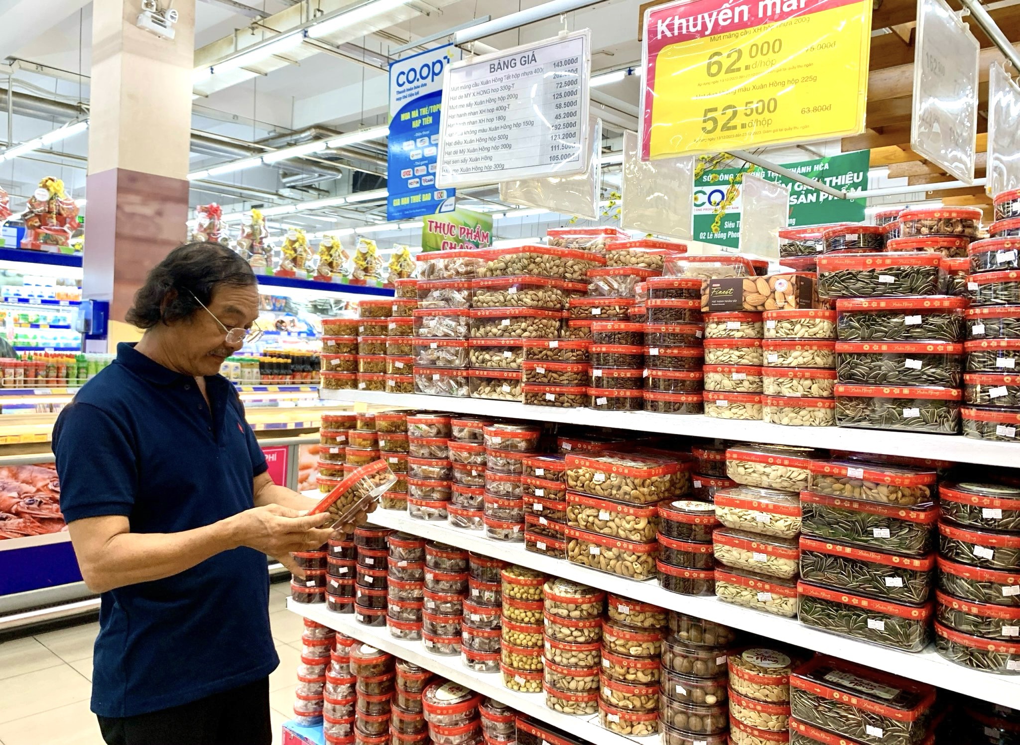 Siêu thị thực hiện nhiều chương trình khuyến mãi giảm giá mặt hàng Tết