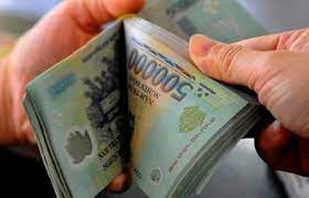 Lãi suất tiết kiệm đồng loạt giảm