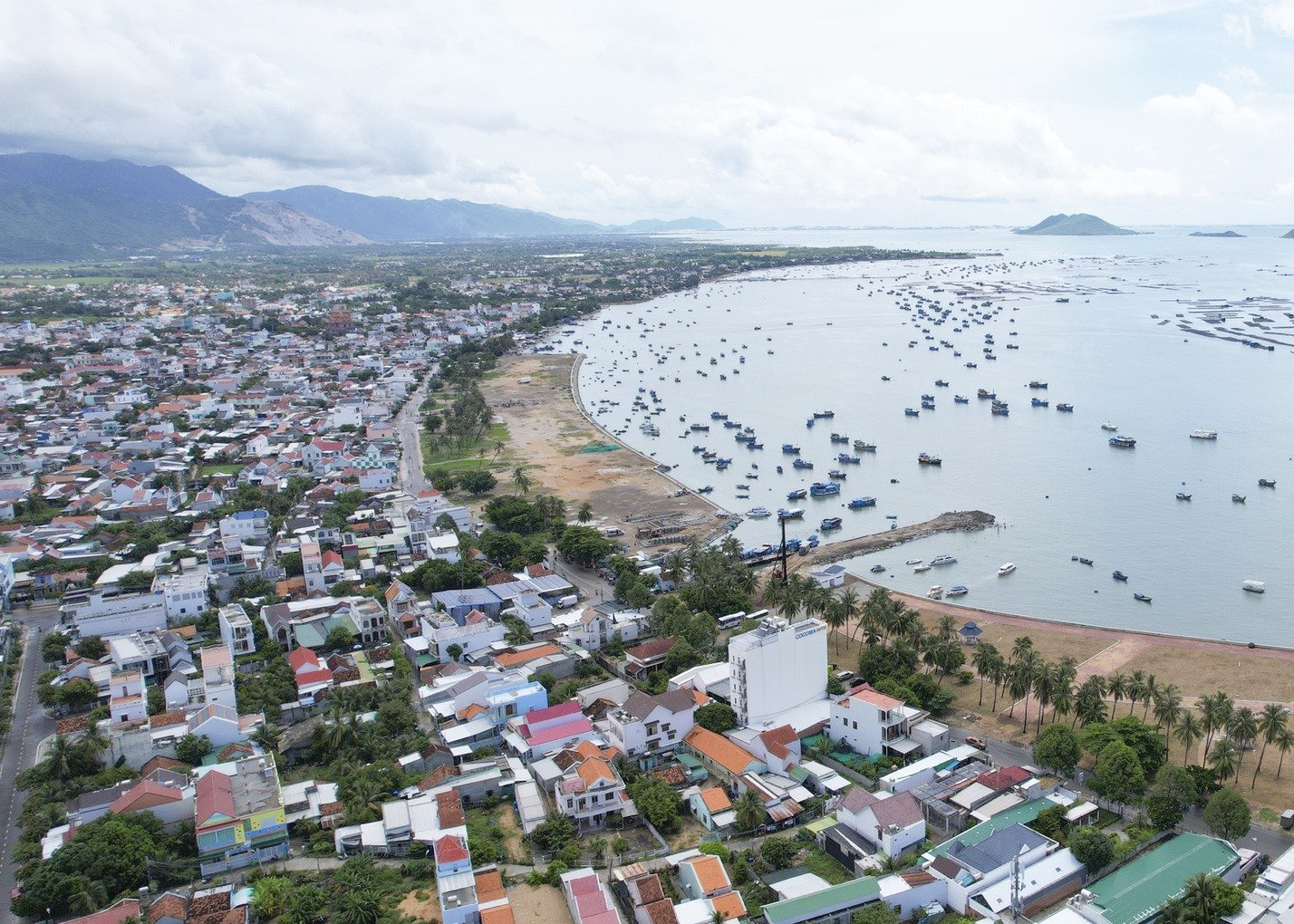 Dự án đường ven biển từ xã Vạn Lương, huyện Vạn Ninh đi thị xã Ninh Hòa kết nối vào hệ thống đường ven biển của huyện Vạn Ninh sẽ được thực hiện trong năm 2024.
