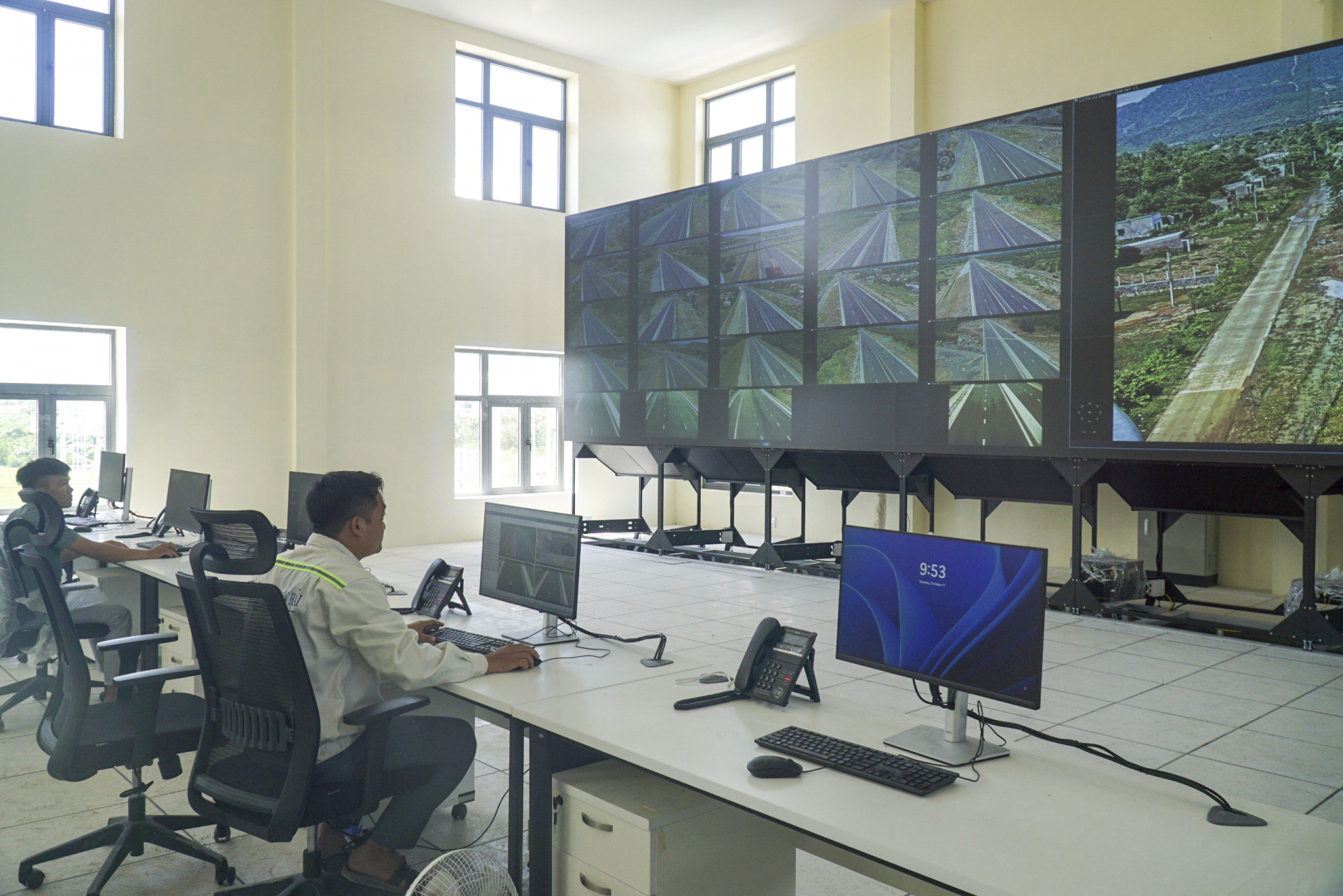Hệ thống quan sát tại trung tâm chỉ huy điều hành giao thông tại dự án cao tốc Nha Trang - Cam Lâm.