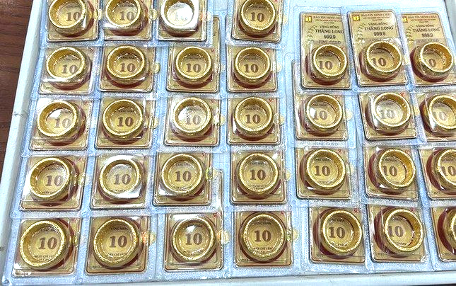 Giá vàng miếng và vàng nhẫn đều giảm
