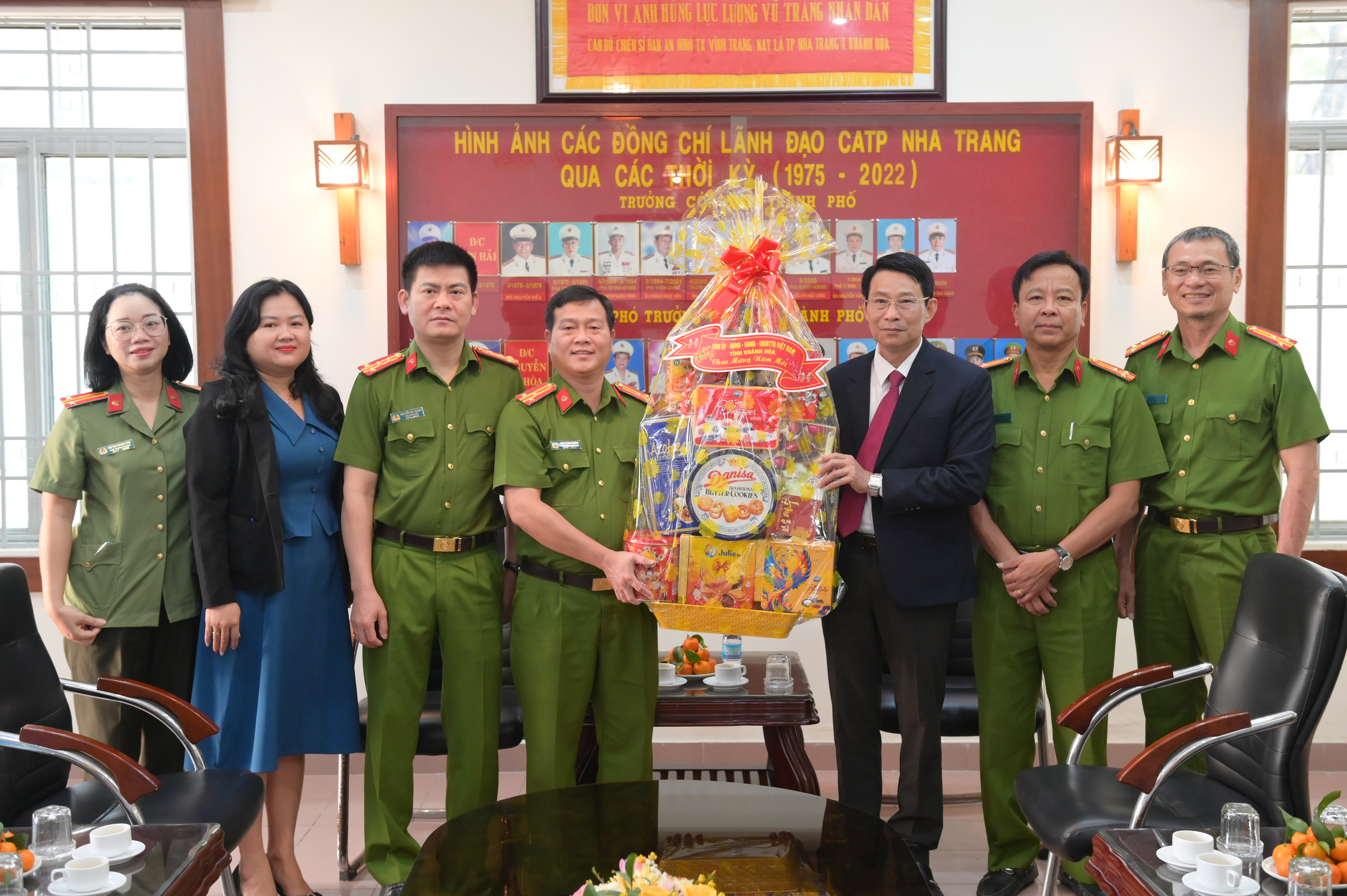 Phó Chủ tịch UBND tỉnh Đinh Văn Thiệu thăm, chúc Tết các đơn vị trực chiến dịp Tết