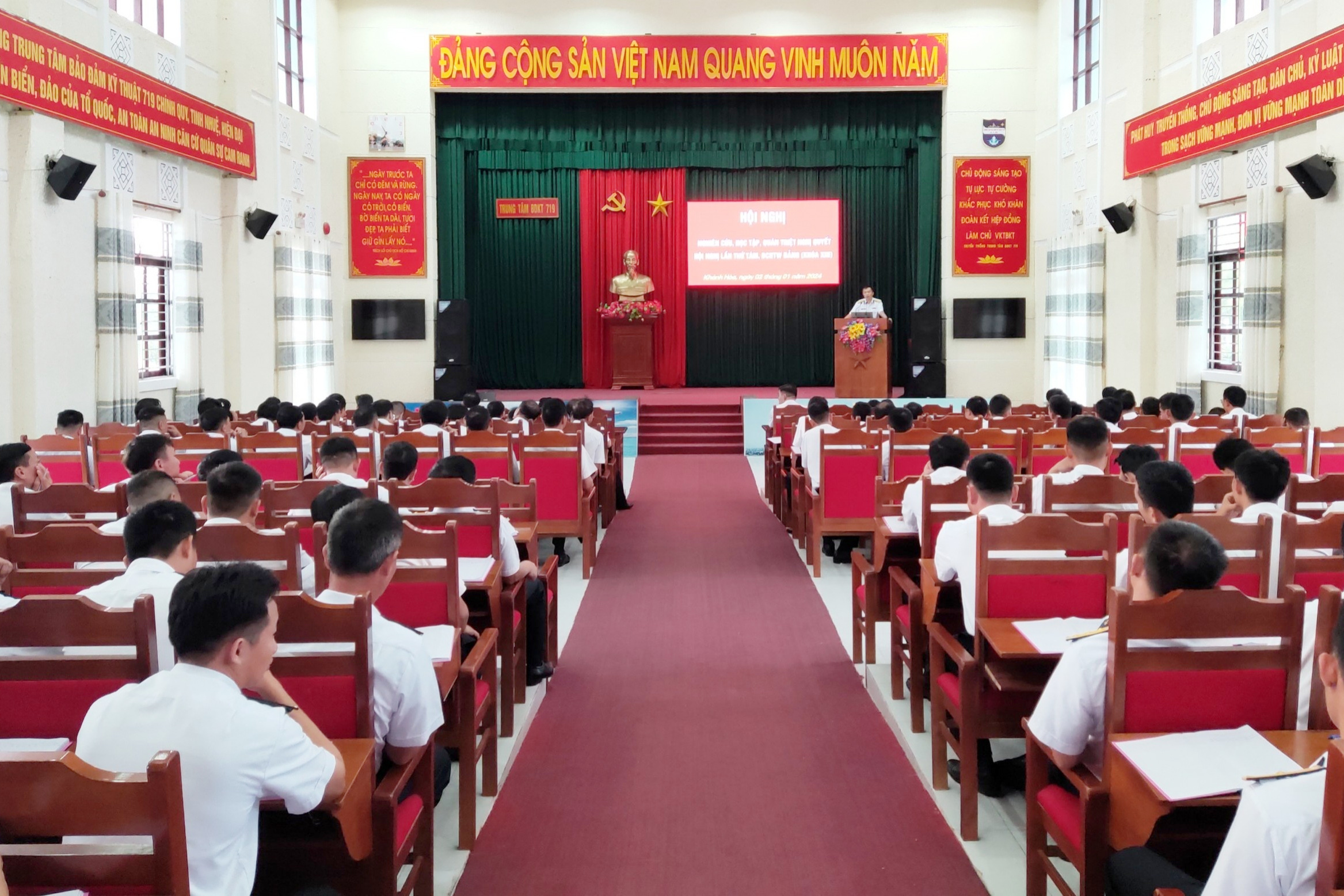 Trung tâm Bảo đảm kỹ thuật 719: Hơn 180 cán bộ, đảng viên nghiên cứu, học tập, quán triệt Nghị quyết Hội nghị Trung ương 8