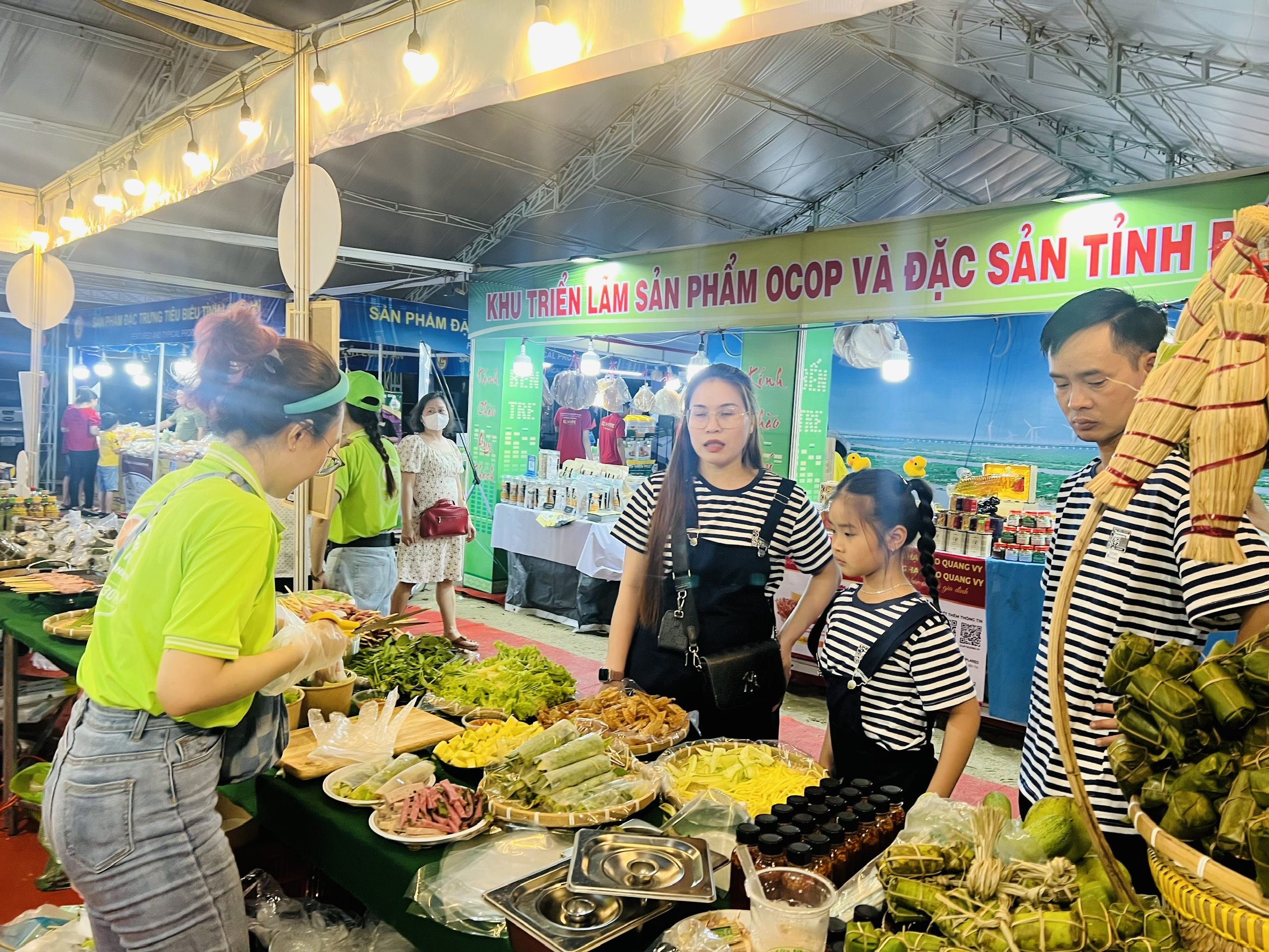 Chuẩn bị tốt các điều kiện phục vụ nhân dân đón Tết Nguyên đán Giáp Thìn