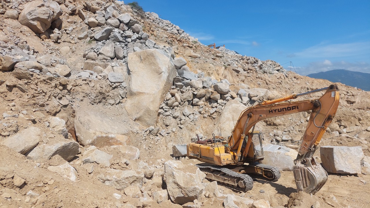 Tăng cường quản lý khoáng sản tại mỏ đá Tân Dân 