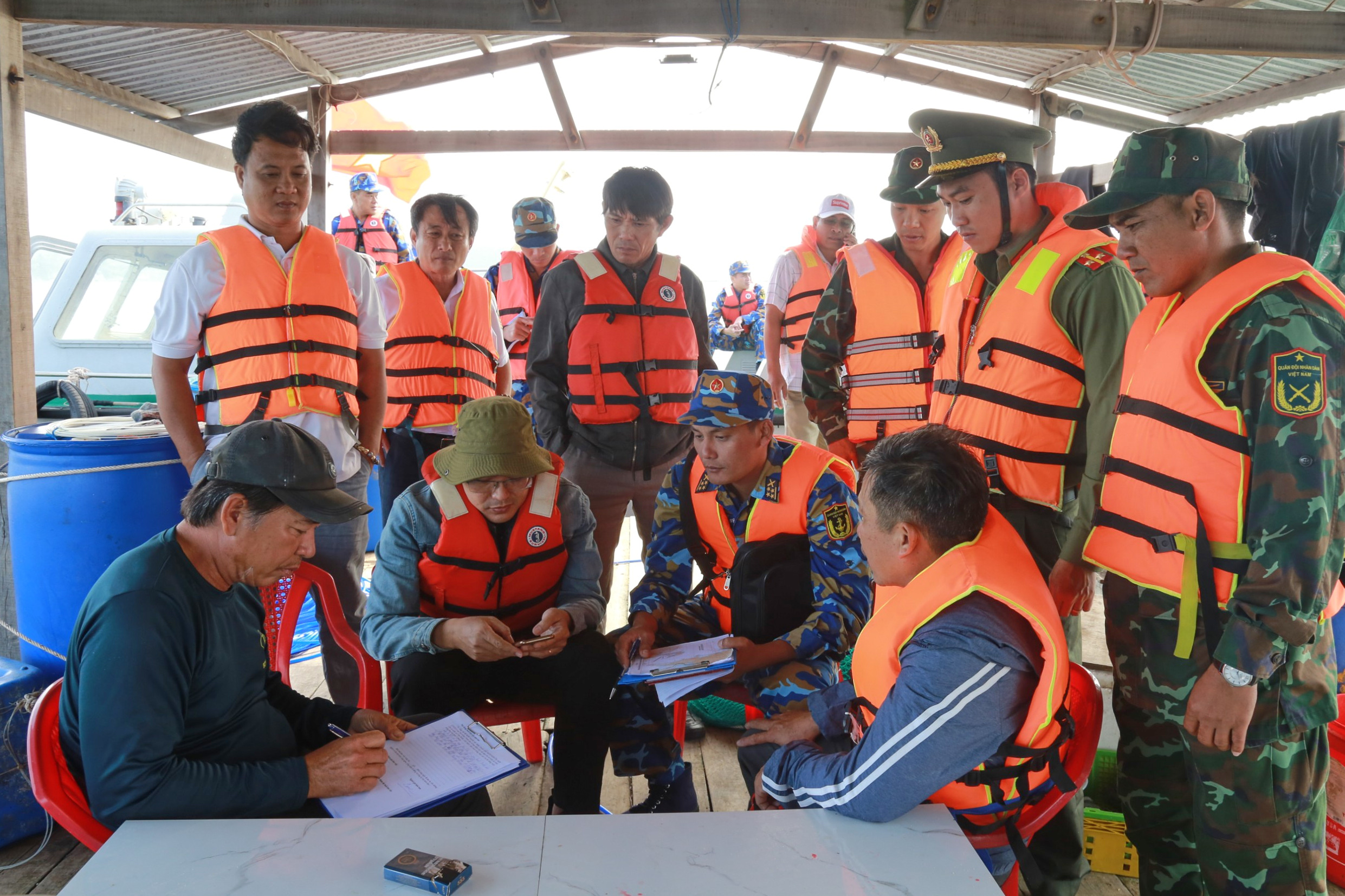 Tuần tra, kiểm soát vùng nước cấm Căn cứ quân sự Cam Ranh