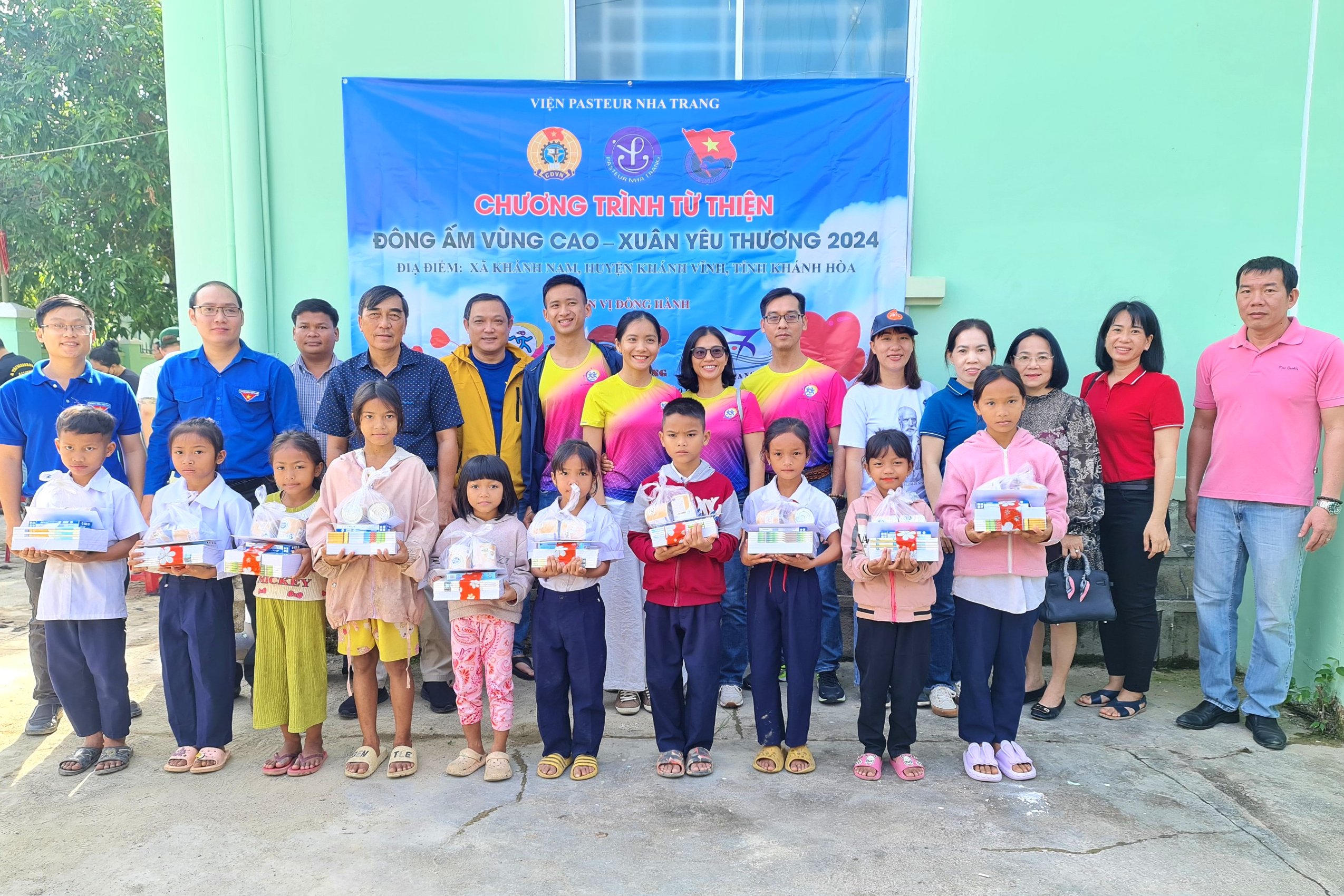 Tổ chức chương trình "Đông ấm vùng cao - Xuân yêu thương 2024" tại xã Khánh Nam