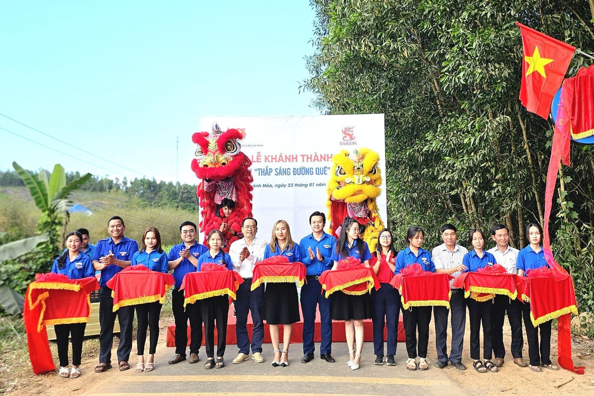 Khánh thành công trình Thắp sáng đường quê tại xã Khánh Đông